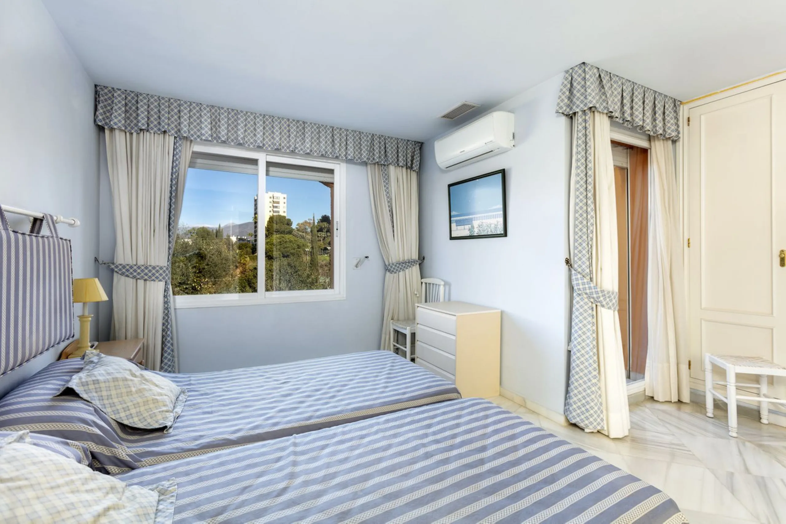 House - Townhouse в продаже в Marbella, Málaga. В доме 3 спален и 4 ванных комнат. Площадь дома 279 м²