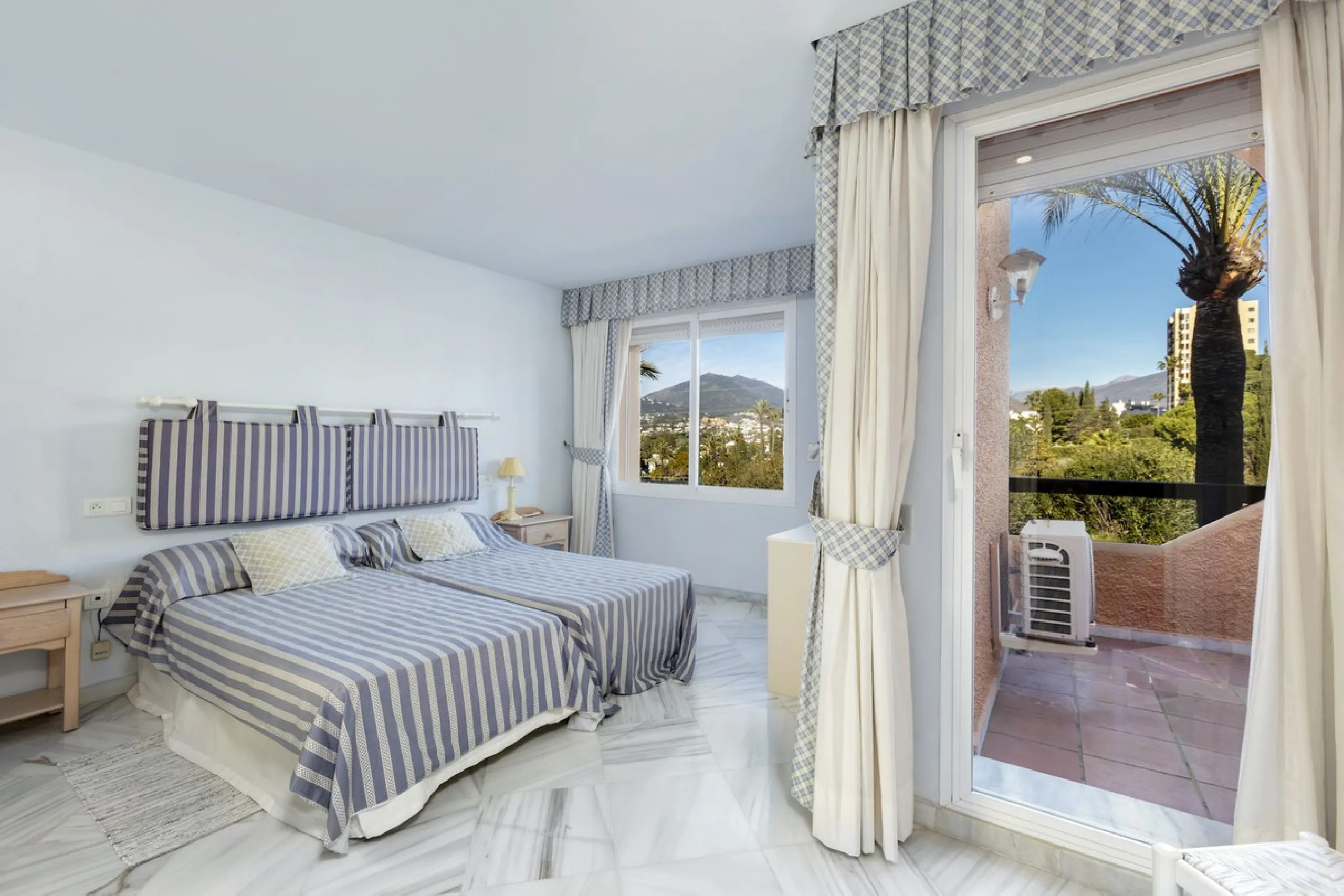 House - Townhouse в продаже в Marbella, Málaga. В доме 3 спален и 4 ванных комнат. Площадь дома 279 м²