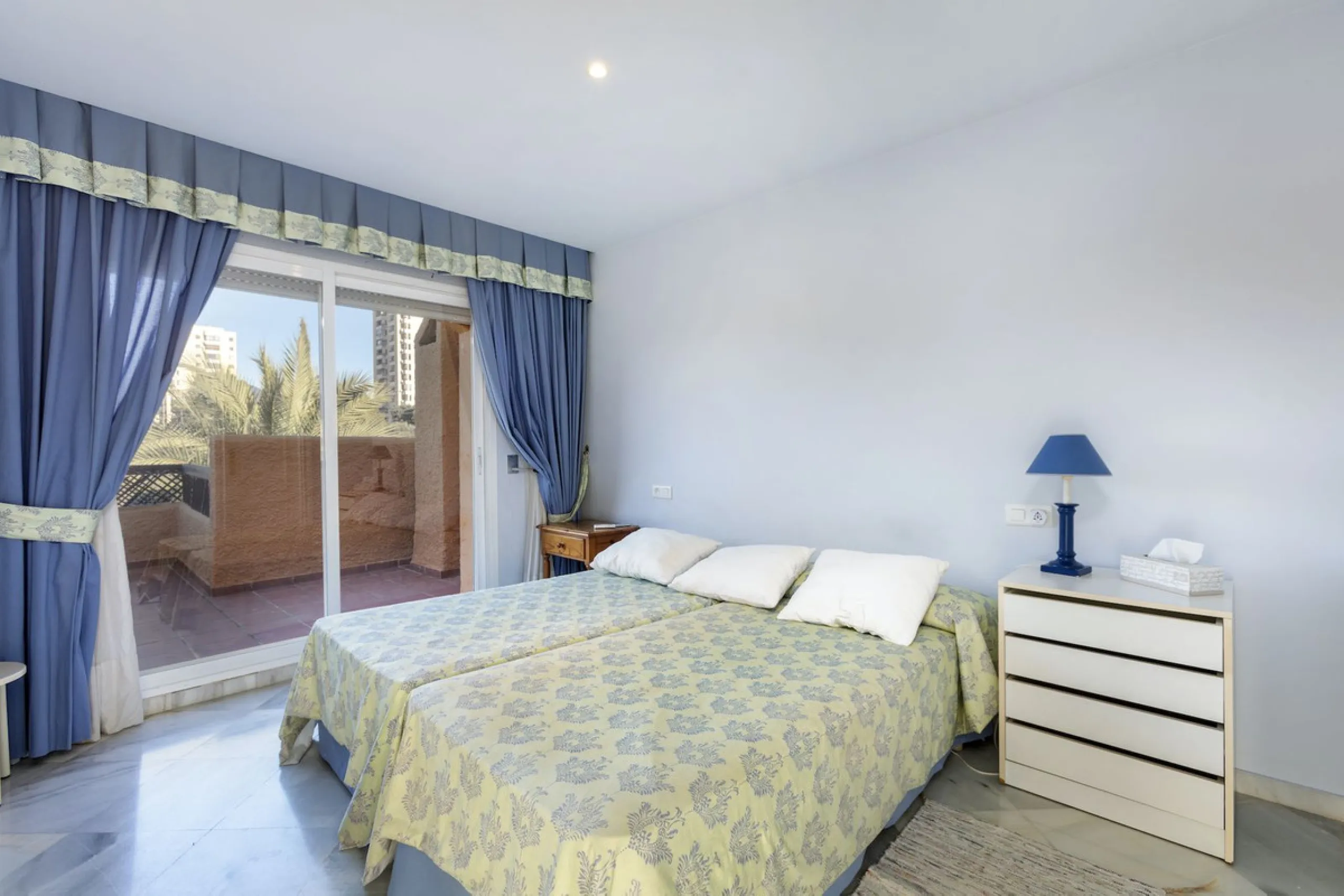 House - Townhouse в продаже в Marbella, Málaga. В доме 3 спален и 4 ванных комнат. Площадь дома 279 м²