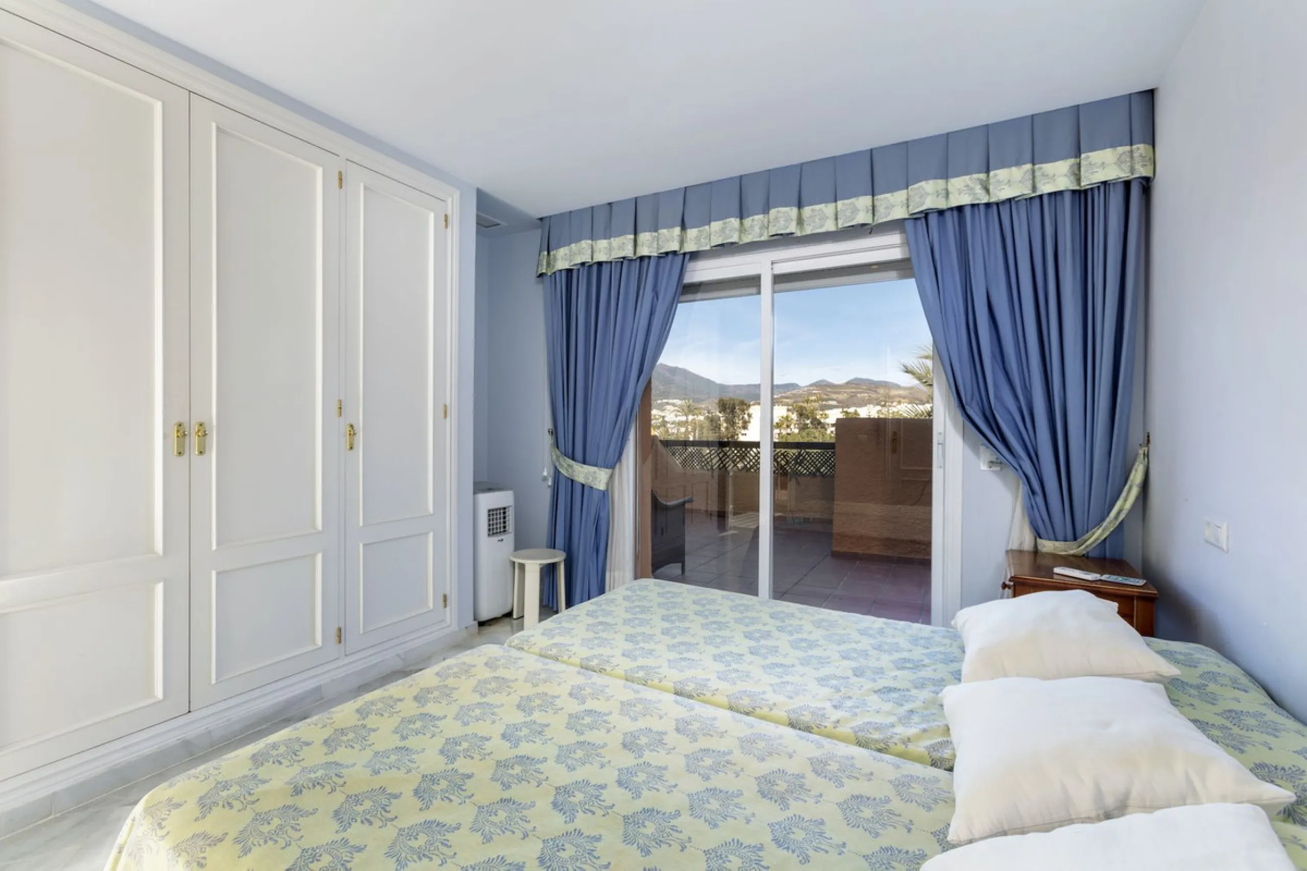 House - Townhouse в продаже в Marbella, Málaga. В доме 3 спален и 4 ванных комнат. Площадь дома 279 м²