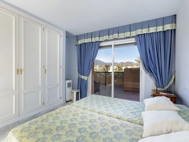 House - Townhouse в продаже в Marbella, Málaga. В доме 3 спален и 4 ванных комнат. Площадь дома 279 м²