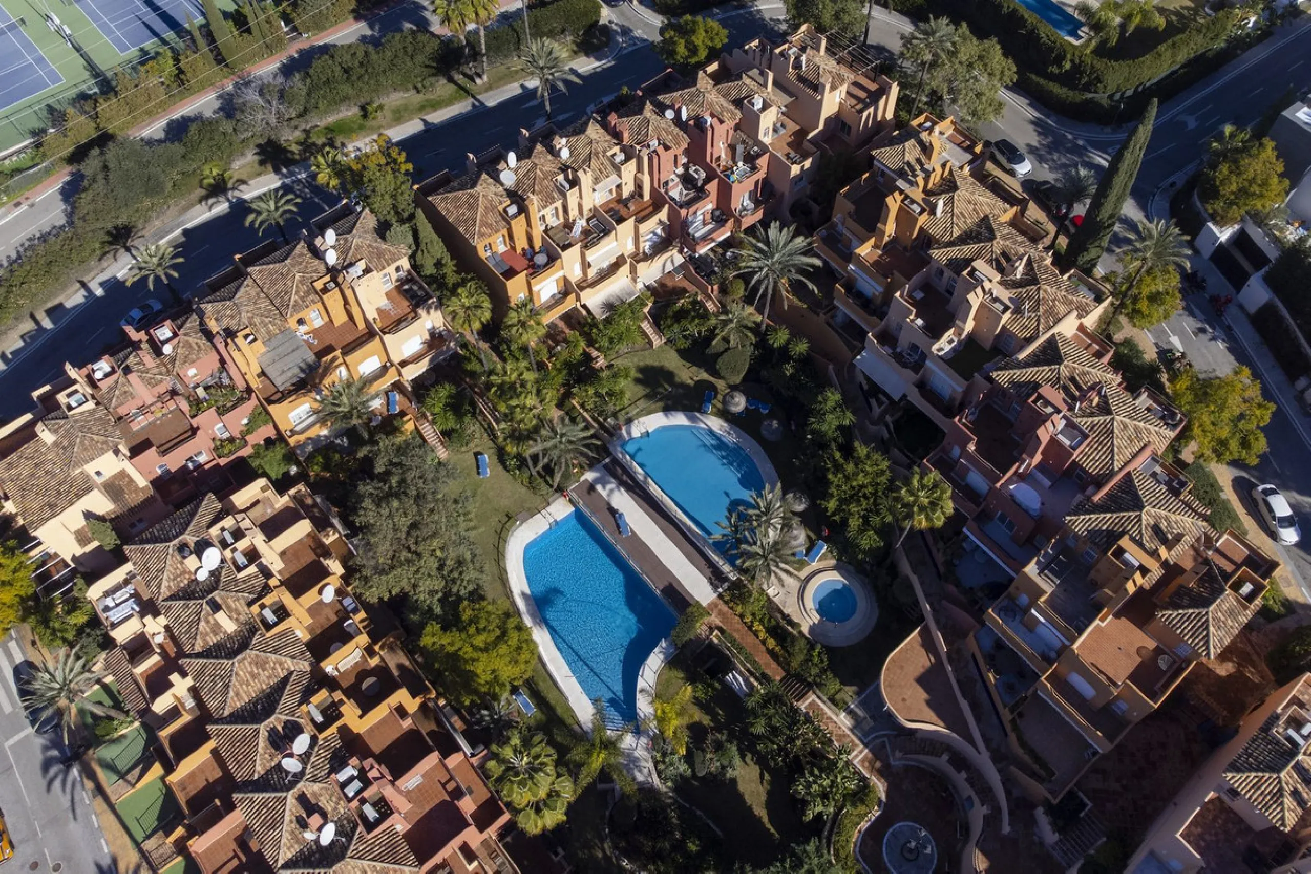 House - Townhouse в продаже в Marbella, Málaga. В доме 3 спален и 4 ванных комнат. Площадь дома 279 м²