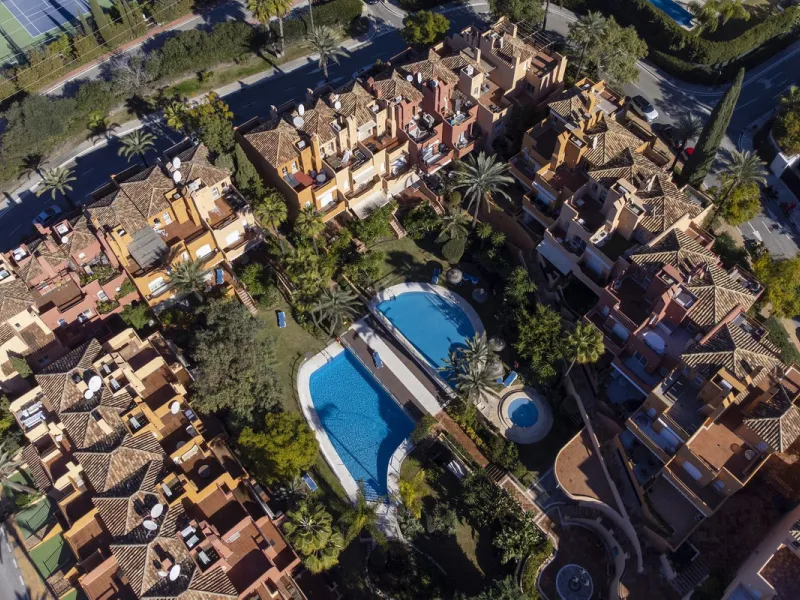 House - Townhouse в продаже в Marbella, Málaga. В доме 3 спален и 4 ванных комнат. Площадь дома 279 м²