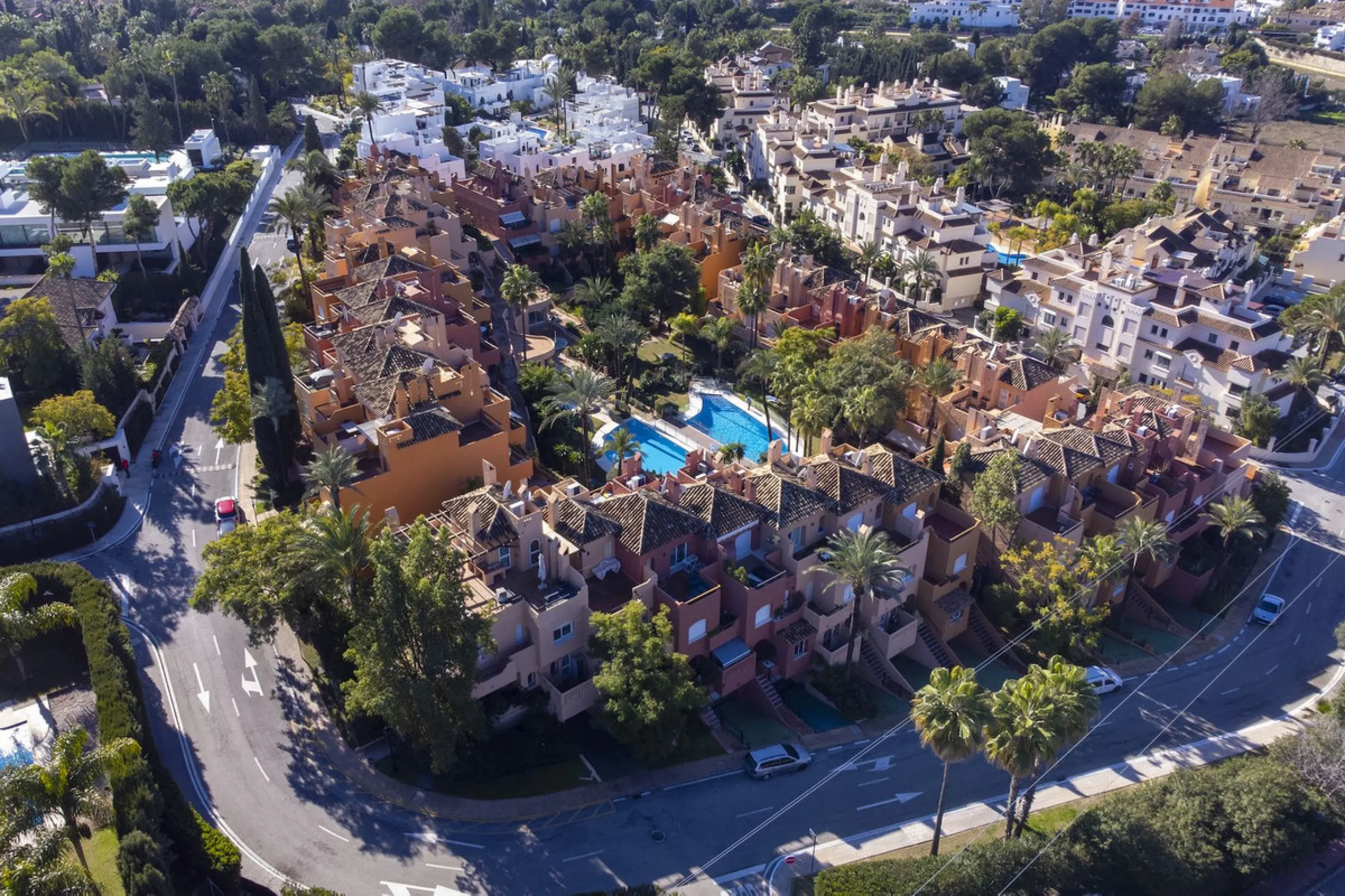 House - Townhouse в продаже в Marbella, Málaga. В доме 3 спален и 4 ванных комнат. Площадь дома 279 м²
