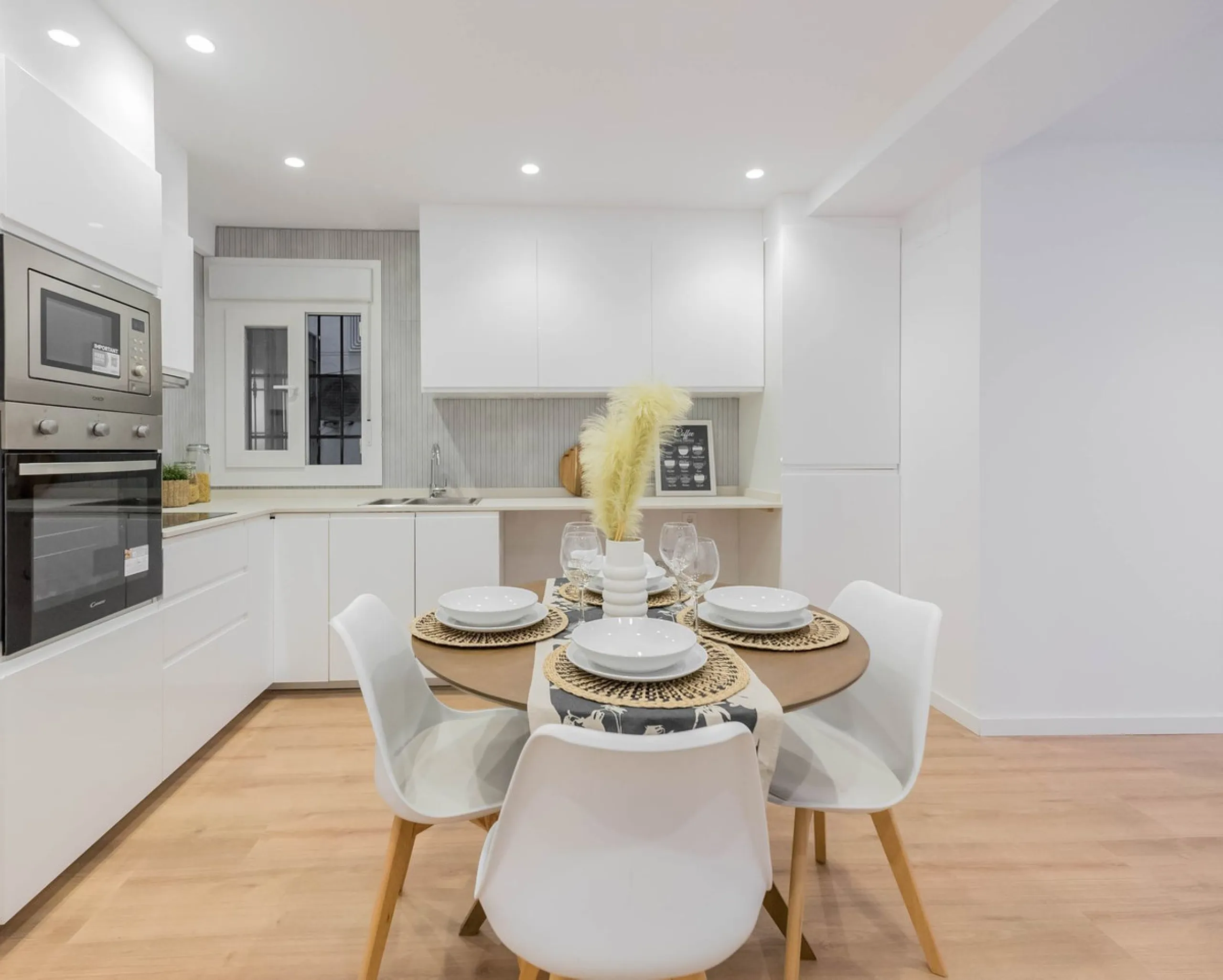 Apartment - Middle Floor Apartment в продаже в Málaga, Málaga. В доме 3 спален и 2 ванных комнат. Площадь дома 93 м²