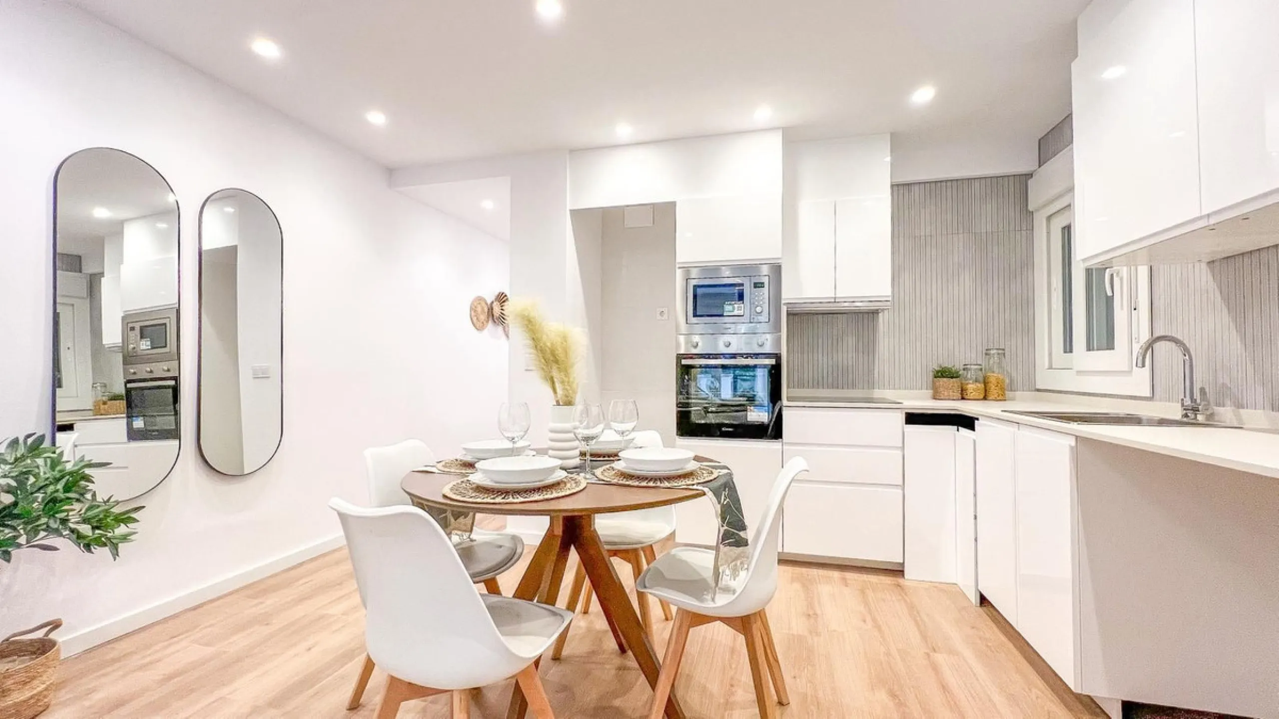 Apartment - Middle Floor Apartment в продаже в Málaga, Málaga. В доме 3 спален и 2 ванных комнат. Площадь дома 93 м²