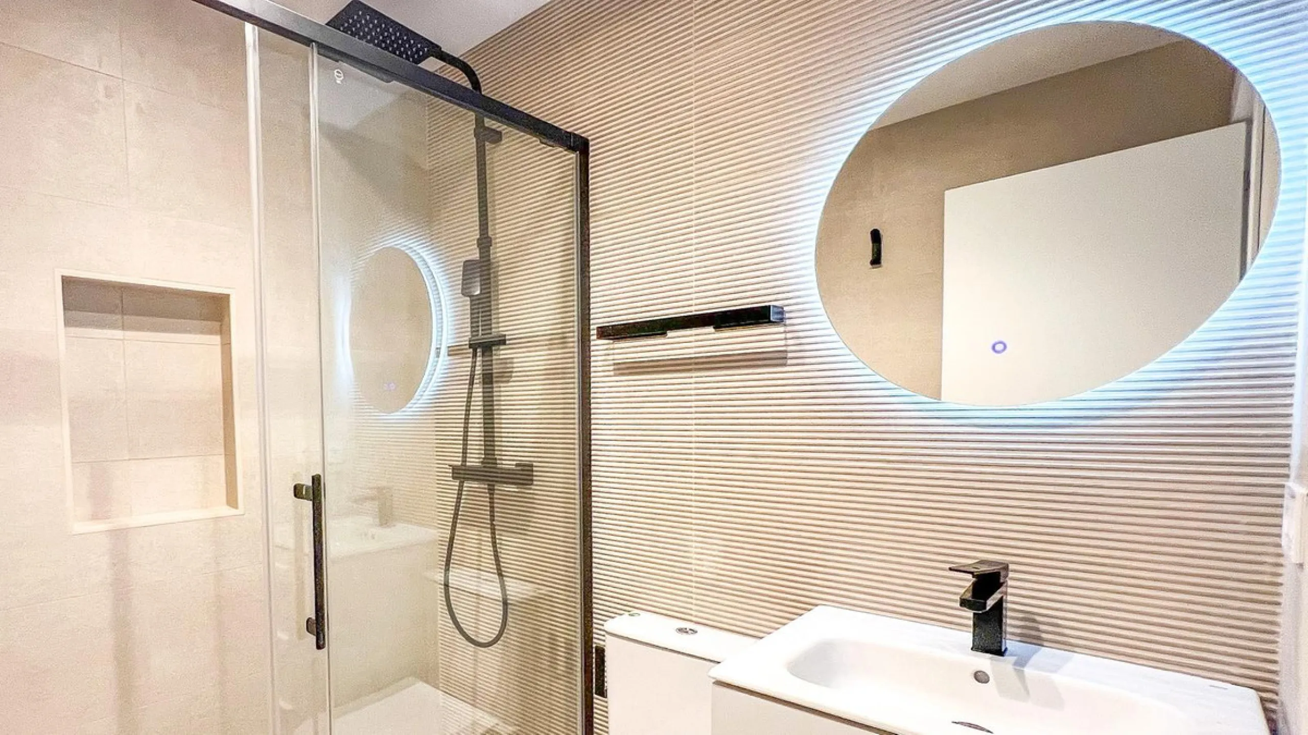 Apartment - Middle Floor Apartment в продаже в Málaga, Málaga. В доме 3 спален и 2 ванных комнат. Площадь дома 93 м²