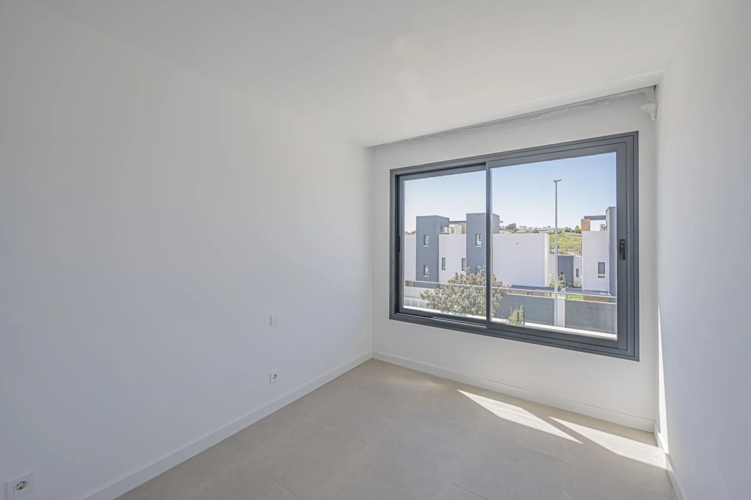 Modern corner semi-detached with large garden at Serene Atalaya