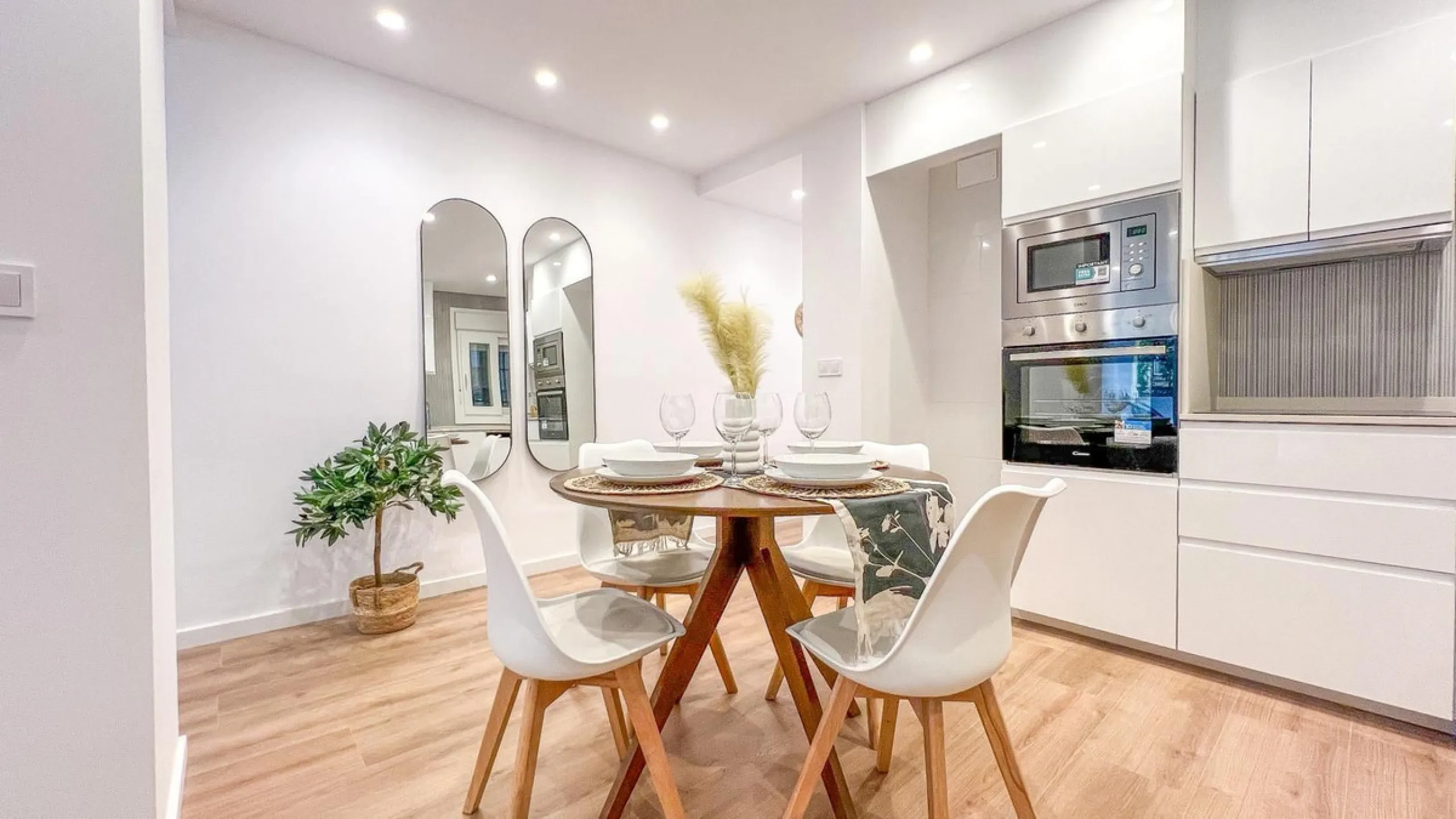 Apartment - Middle Floor Apartment в продаже в Málaga, Málaga. В доме 3 спален и 2 ванных комнат. Площадь дома 93 м²