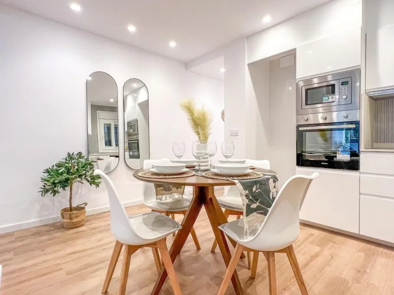 Apartment - Middle Floor Apartment в продаже в Málaga, Málaga. В доме 3 спален и 2 ванных комнат. Площадь дома 93 м²
