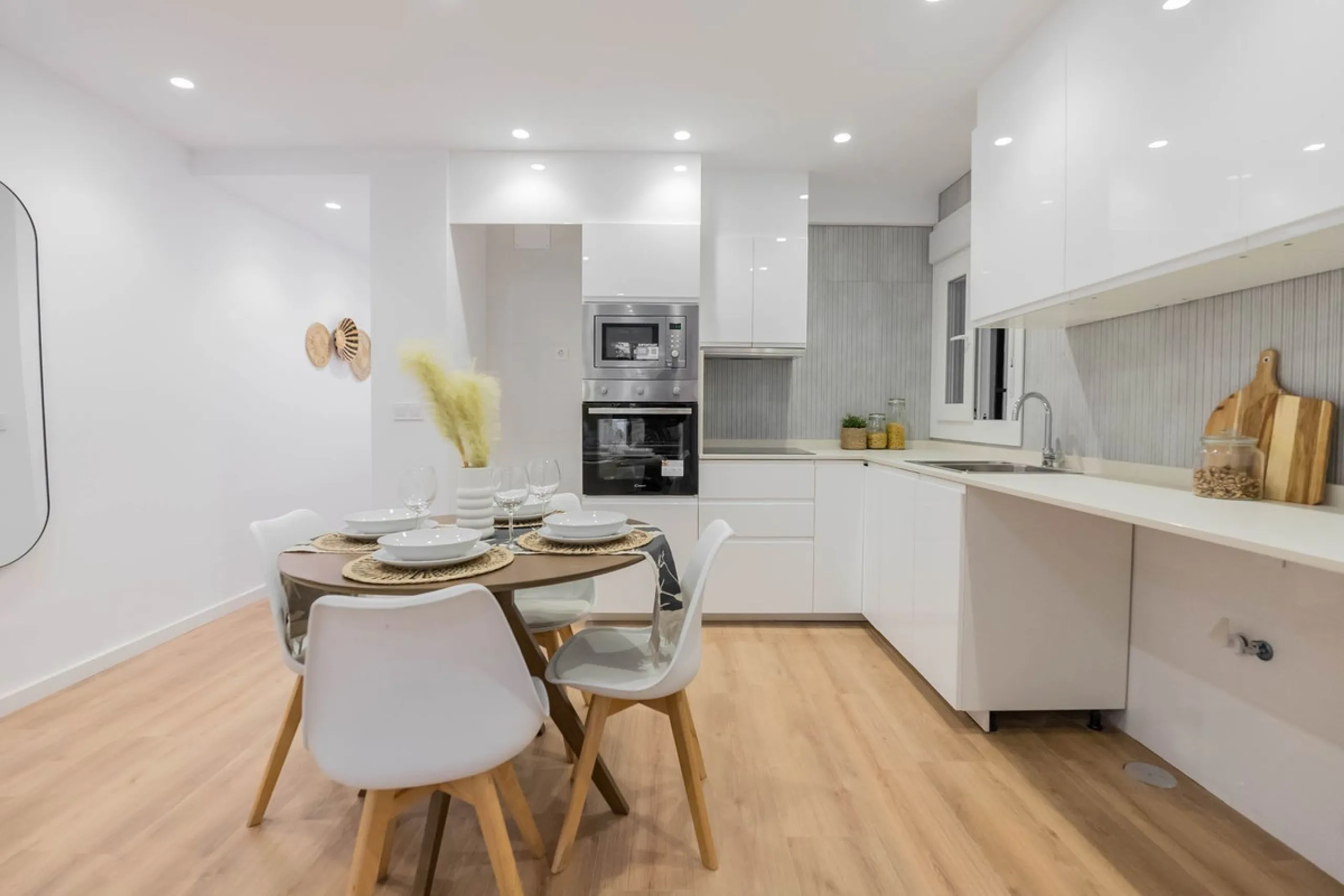 Apartment - Middle Floor Apartment в продаже в Málaga, Málaga. В доме 3 спален и 2 ванных комнат. Площадь дома 93 м²