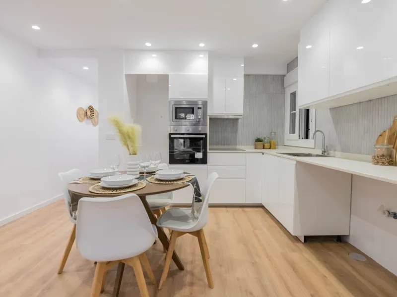Apartment - Middle Floor Apartment в продаже в Málaga, Málaga. В доме 3 спален и 2 ванных комнат. Площадь дома 93 м²