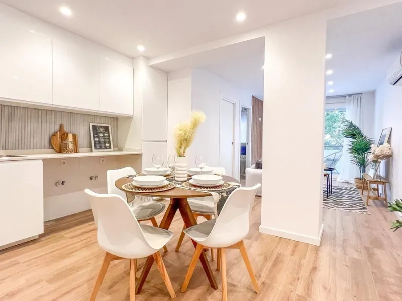 Apartment - Middle Floor Apartment в продаже в Málaga, Málaga. В доме 3 спален и 2 ванных комнат. Площадь дома 93 м²
