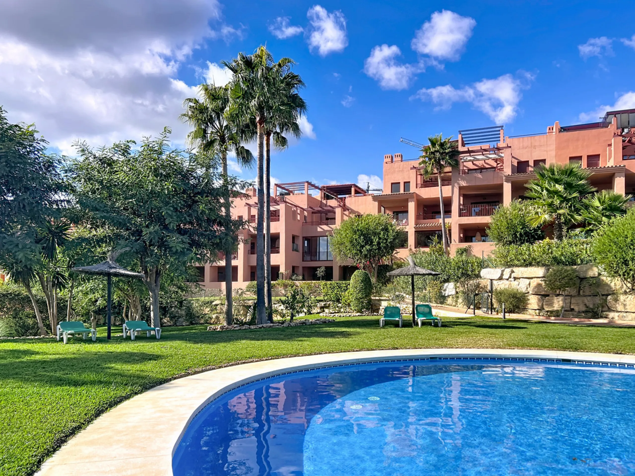 Live in the sunshine all year round in this beautiful apartment featuring a spectacular 40 m² terrace with breathtaking views over the sea, landscaped gardens and the communal swimming pool.