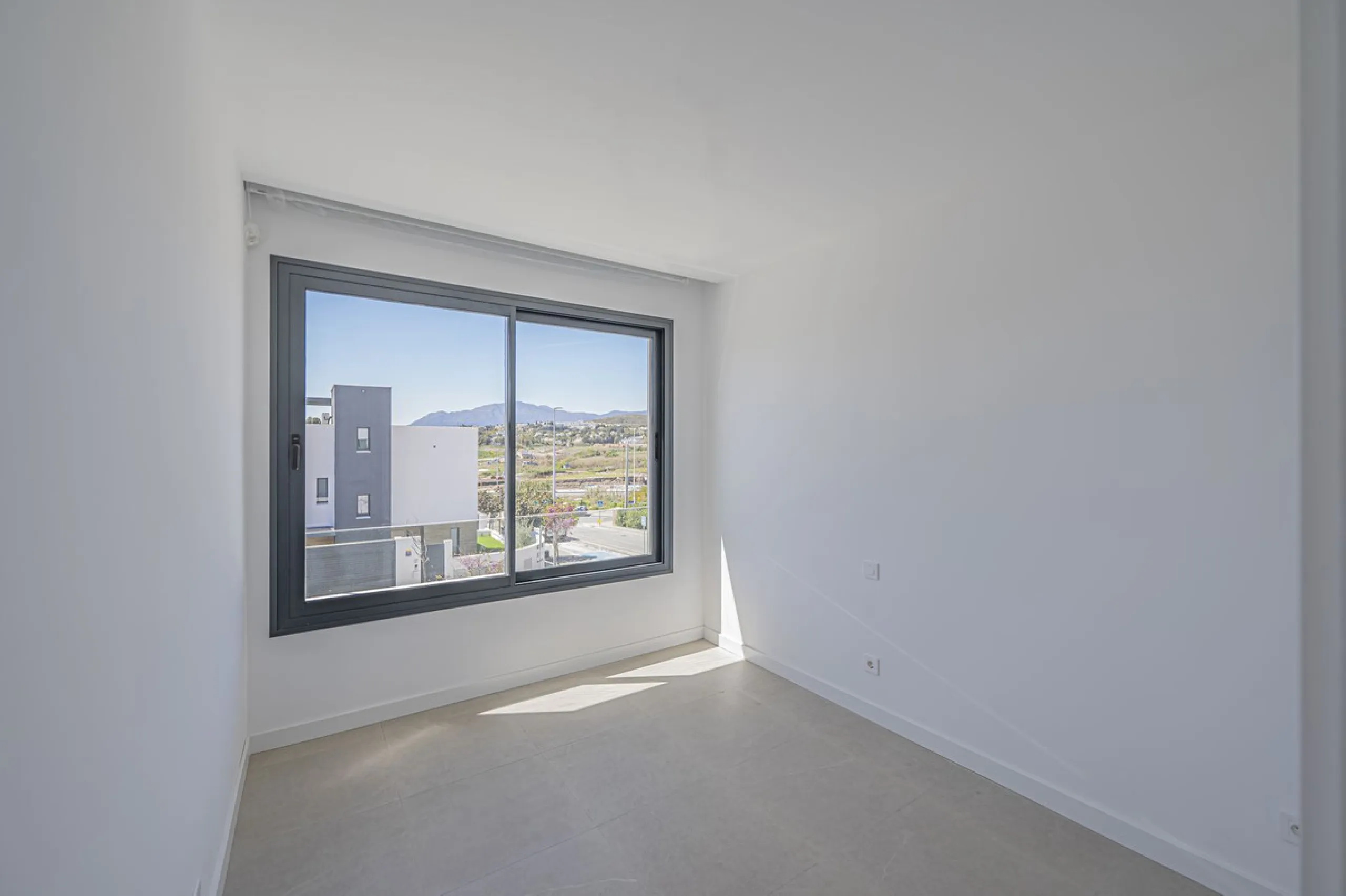 Modern corner semi-detached with large garden at Serene Atalaya