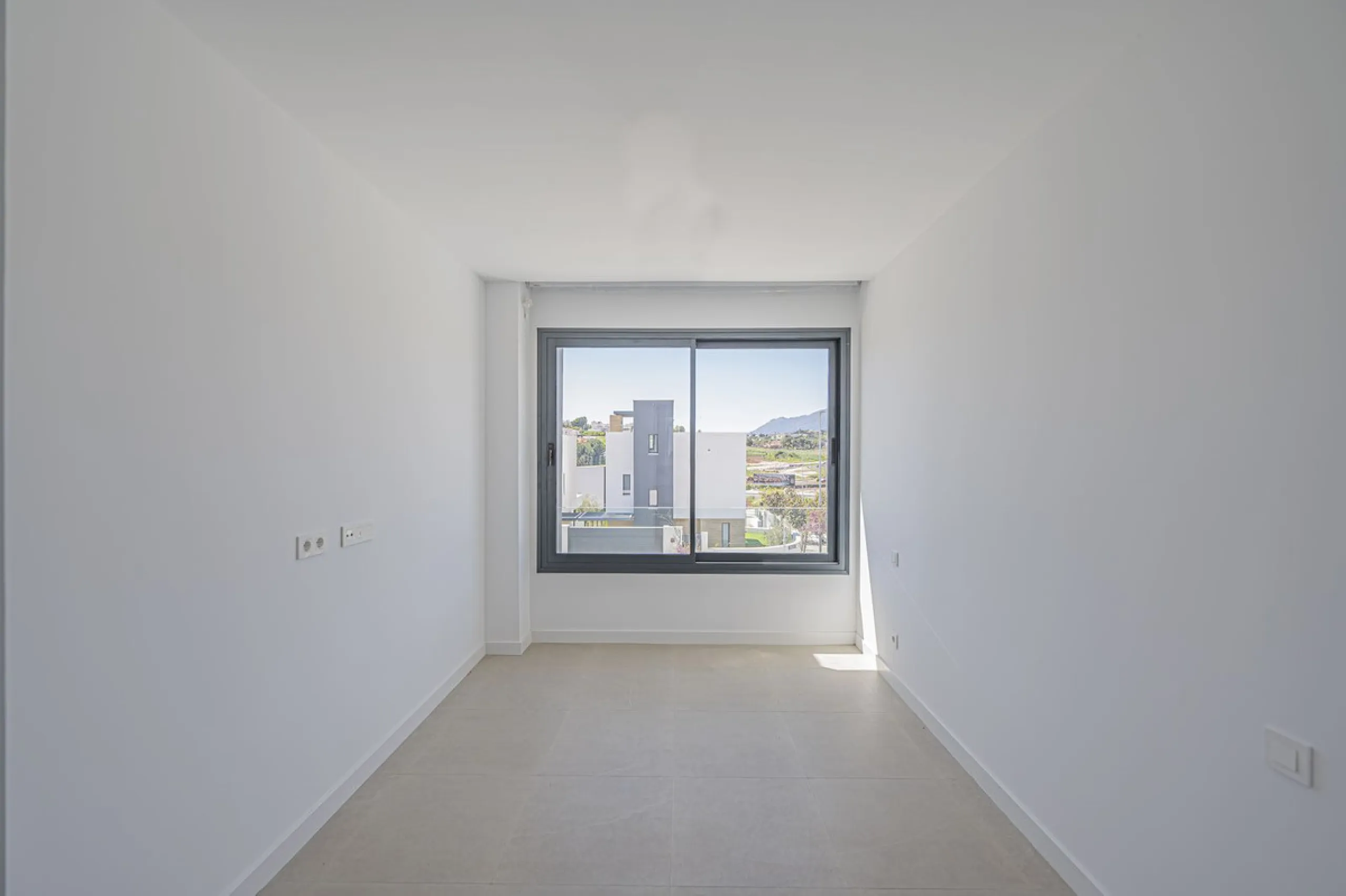 Modern corner semi-detached with large garden at Serene Atalaya