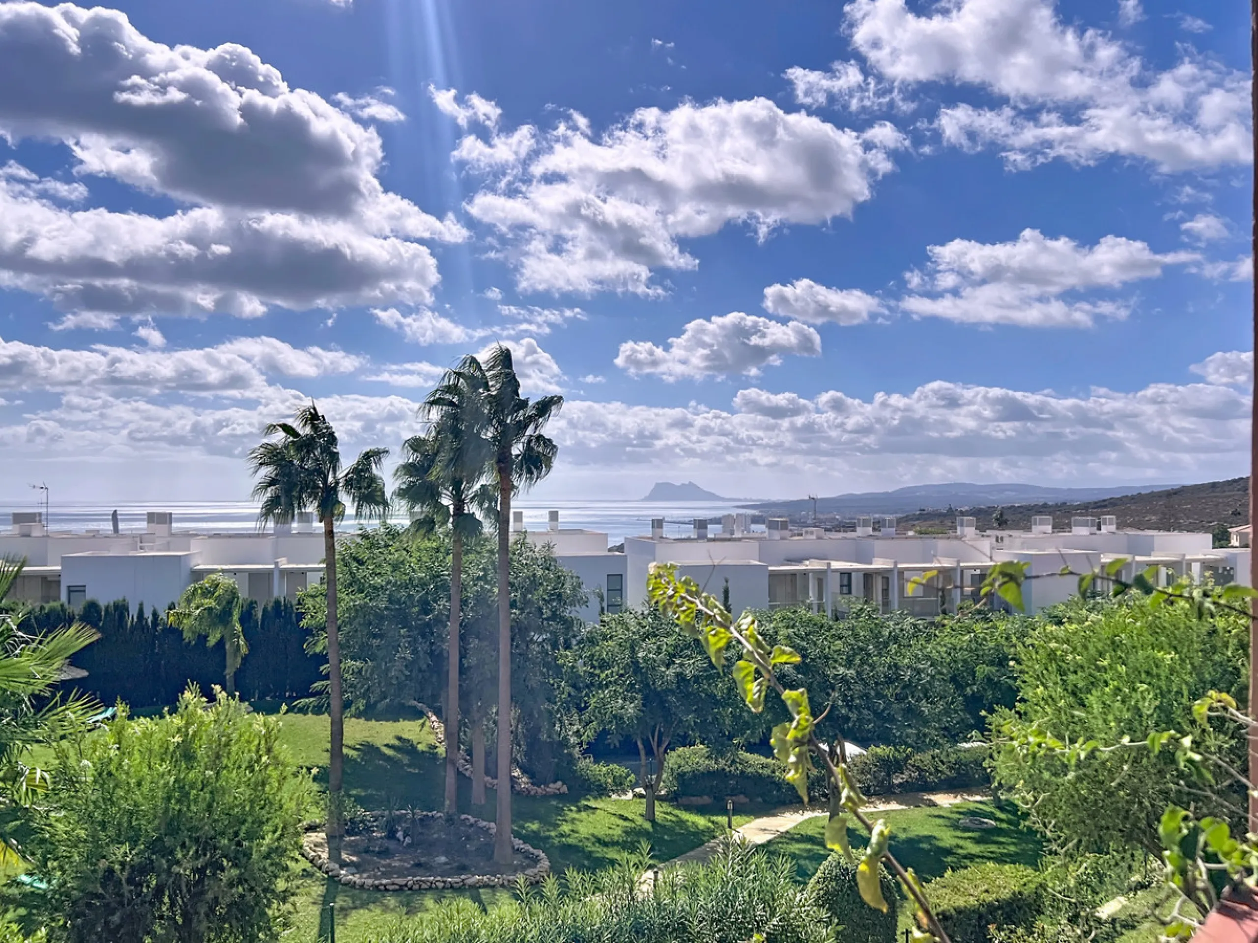 Live in the sunshine all year round in this beautiful apartment featuring a spectacular 40 m² terrace with breathtaking views over the sea, landscaped gardens and the communal swimming pool.