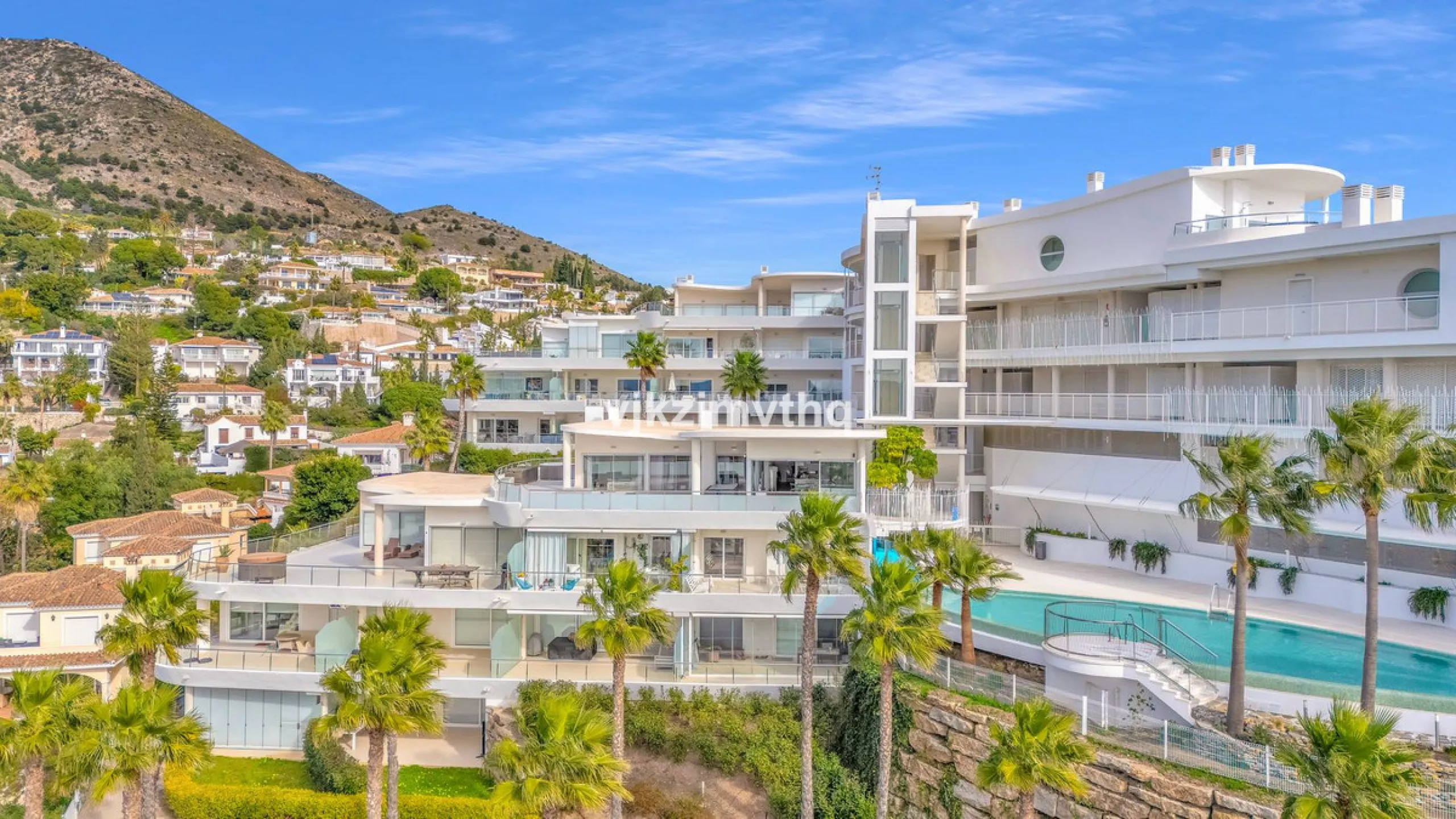 Apartment - Penthouse в продаже в Benalmadena, Málaga. В доме 3 спален и 3 ванных комнат. Площадь дома 313 м²