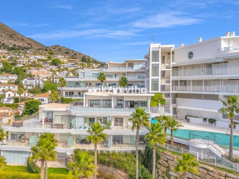 Apartment - Penthouse в продаже в Benalmadena, Málaga. В доме 3 спален и 3 ванных комнат. Площадь дома 313 м²