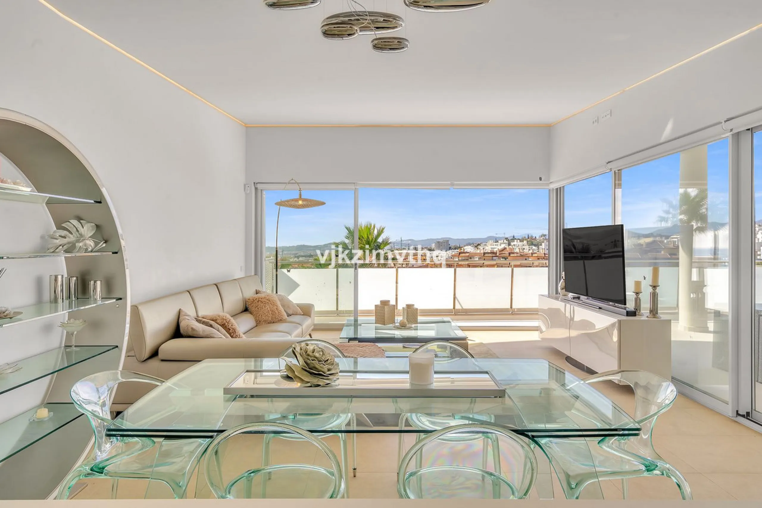 Apartment - Penthouse в продаже в Benalmadena, Málaga. В доме 3 спален и 3 ванных комнат. Площадь дома 313 м²
