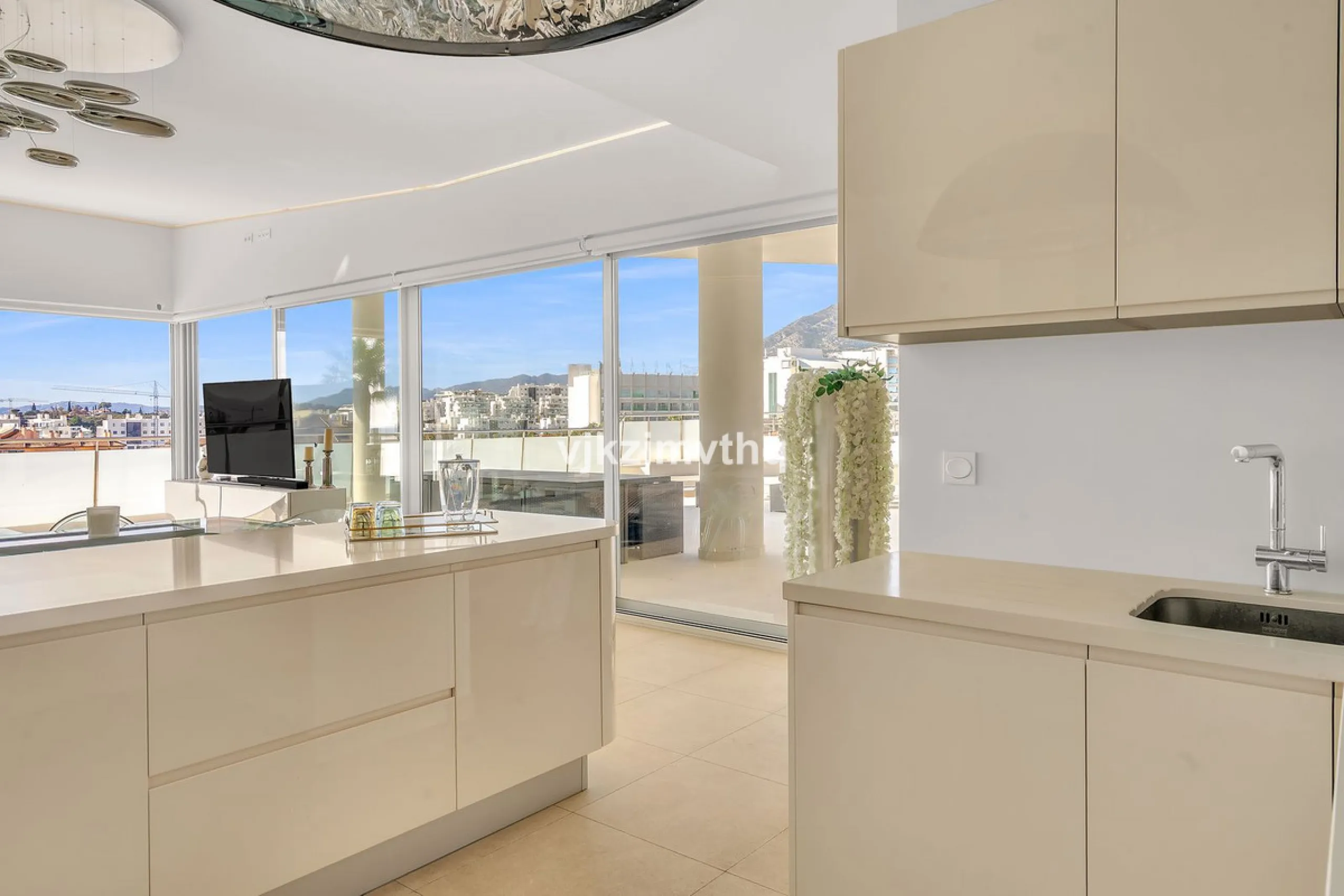 Apartment - Penthouse в продаже в Benalmadena, Málaga. В доме 3 спален и 3 ванных комнат. Площадь дома 313 м²