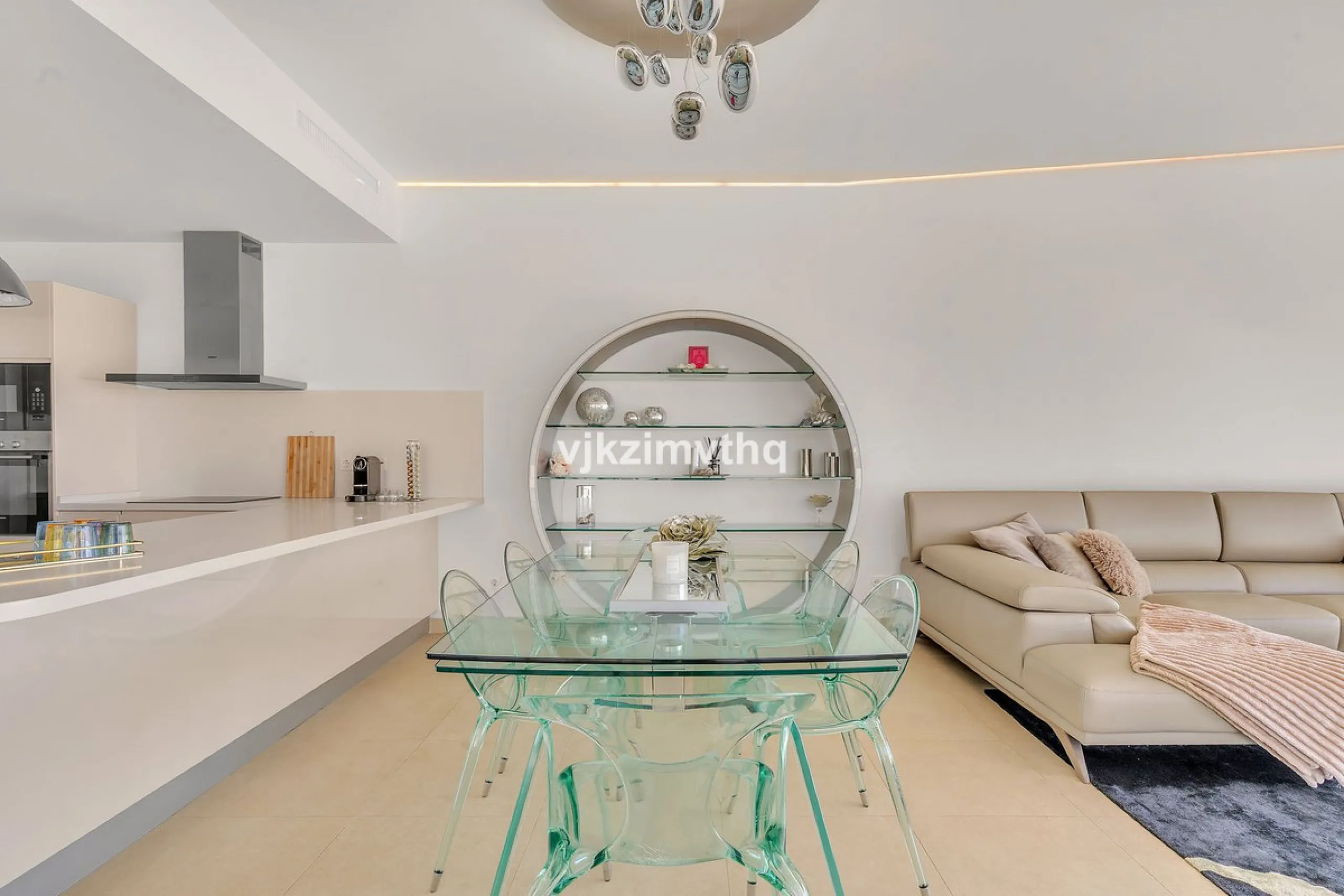 Apartment - Penthouse в продаже в Benalmadena, Málaga. В доме 3 спален и 3 ванных комнат. Площадь дома 313 м²