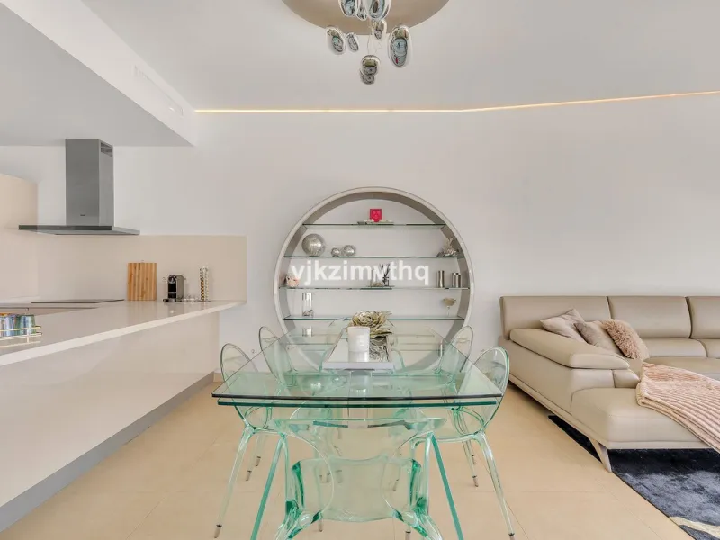 Apartment - Penthouse в продаже в Benalmadena, Málaga. В доме 3 спален и 3 ванных комнат. Площадь дома 313 м²