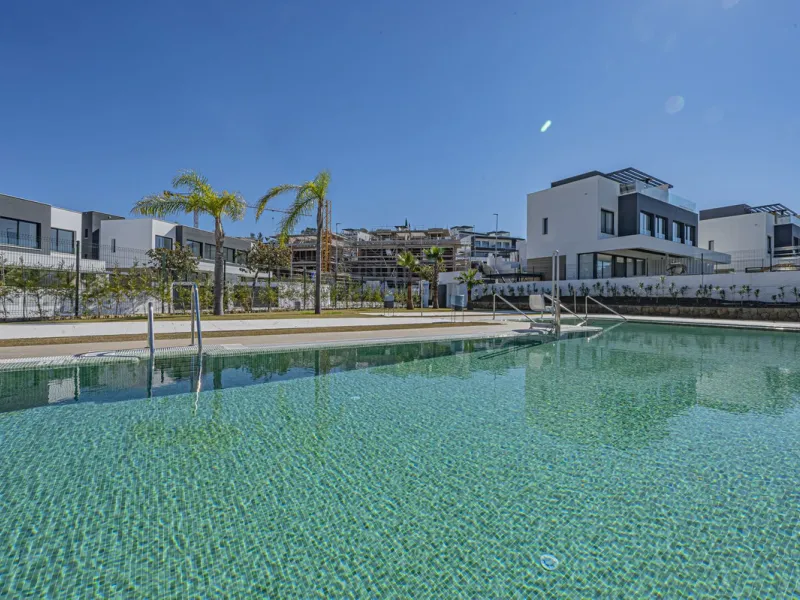 Modern corner semi-detached with large garden at Serene Atalaya