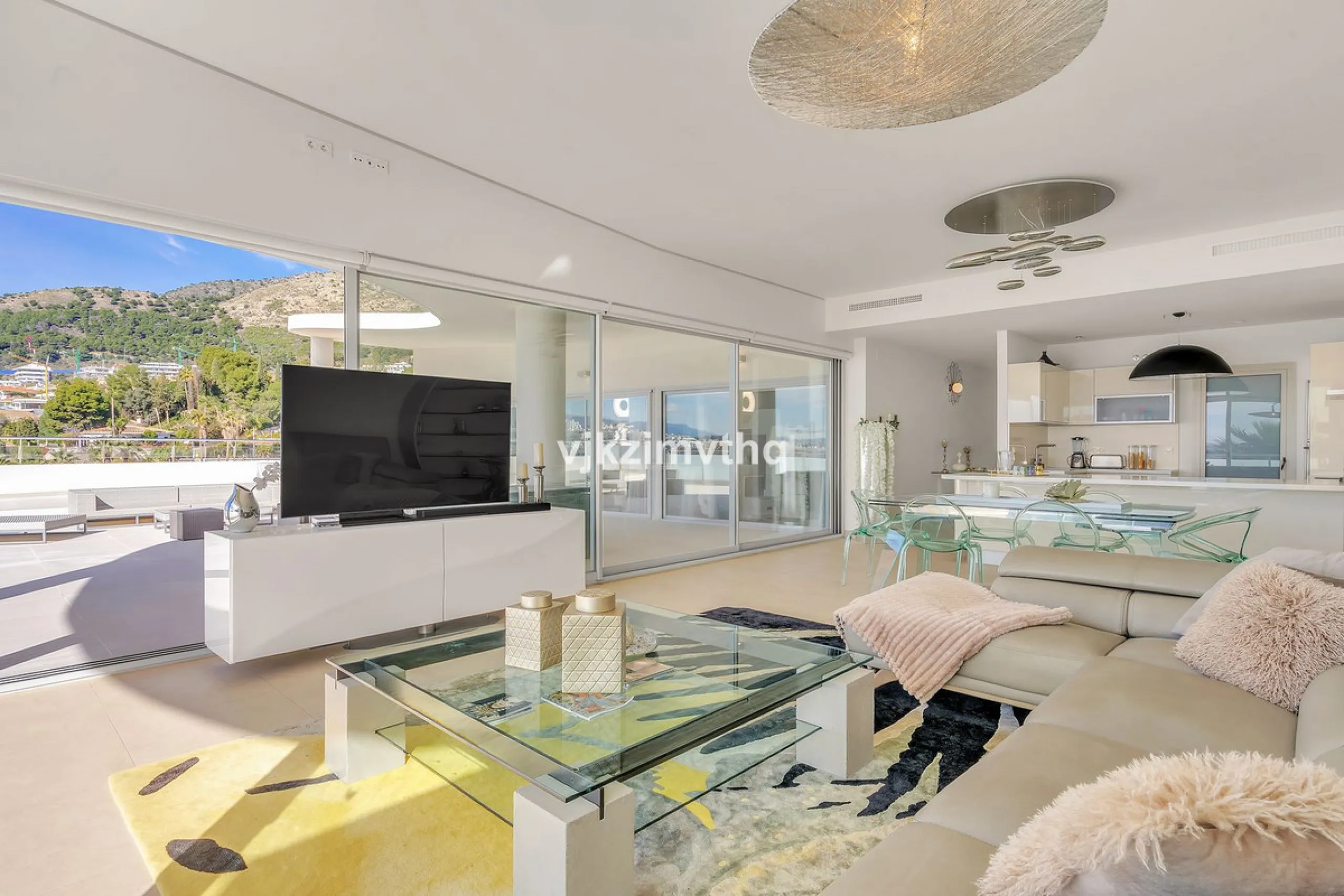Apartment - Penthouse в продаже в Benalmadena, Málaga. В доме 3 спален и 3 ванных комнат. Площадь дома 313 м²