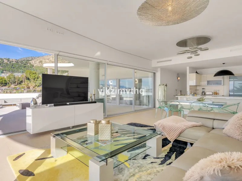 Apartment - Penthouse в продаже в Benalmadena, Málaga. В доме 3 спален и 3 ванных комнат. Площадь дома 313 м²