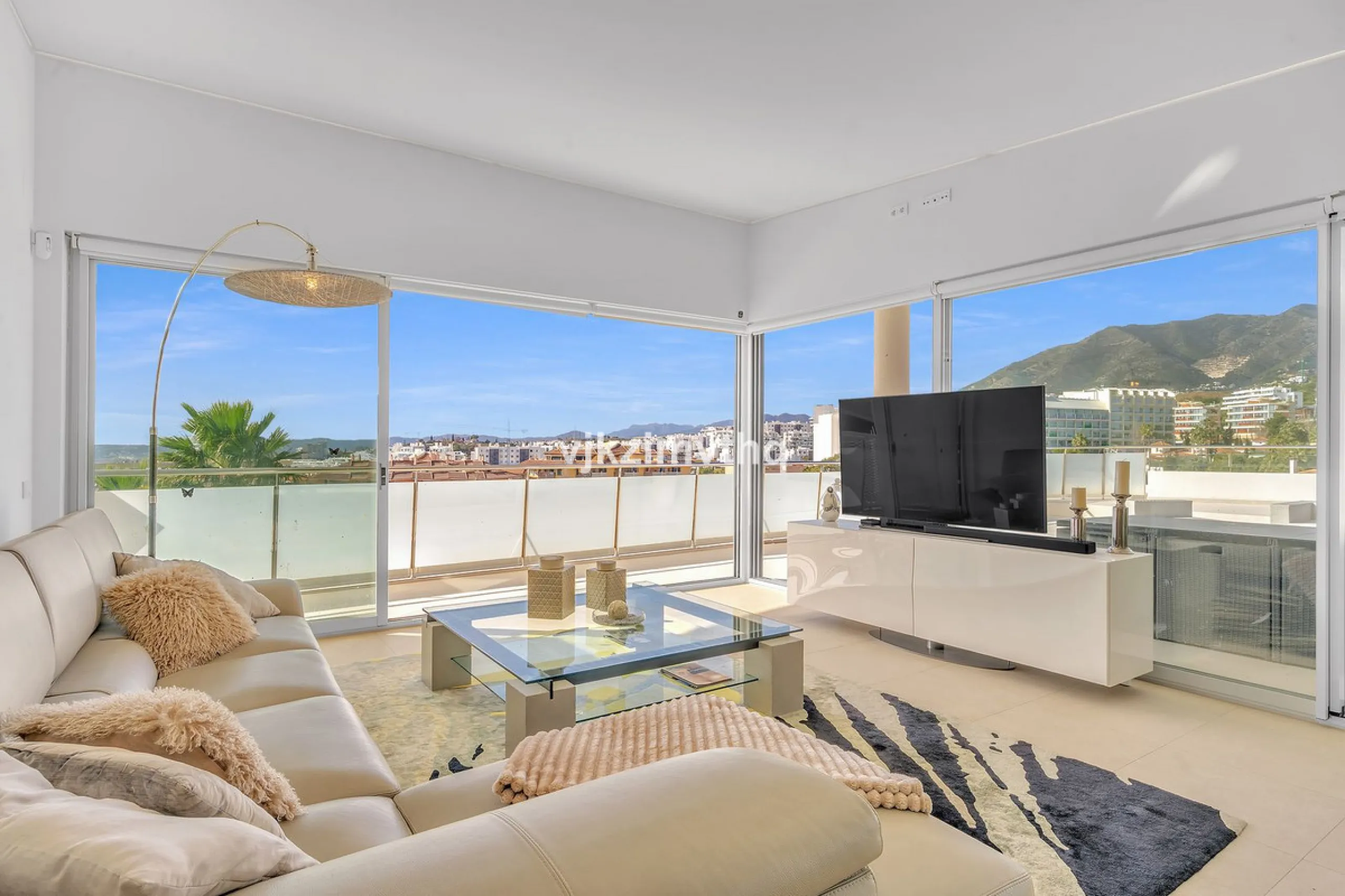Apartment - Penthouse в продаже в Benalmadena, Málaga. В доме 3 спален и 3 ванных комнат. Площадь дома 313 м²
