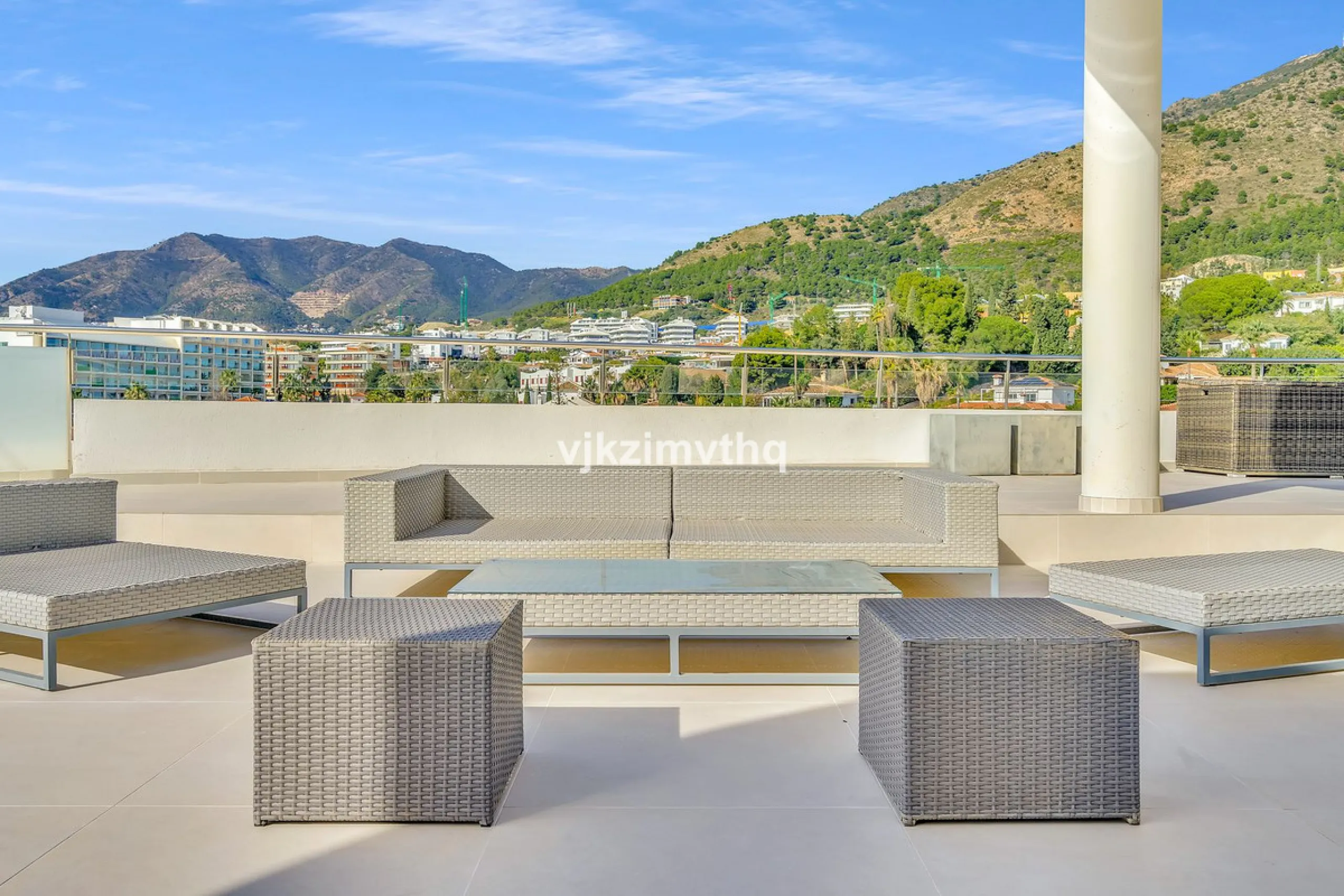 Apartment - Penthouse в продаже в Benalmadena, Málaga. В доме 3 спален и 3 ванных комнат. Площадь дома 313 м²