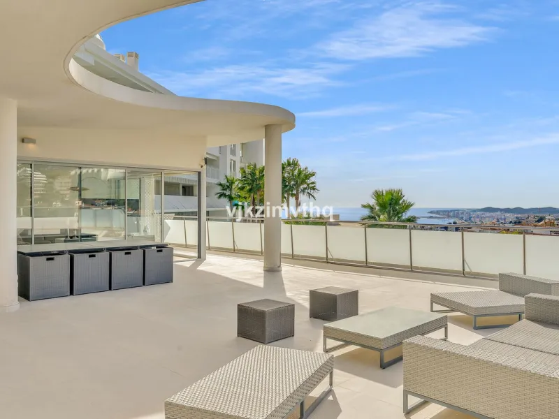 Apartment - Penthouse в продаже в Benalmadena, Málaga. В доме 3 спален и 3 ванных комнат. Площадь дома 313 м²