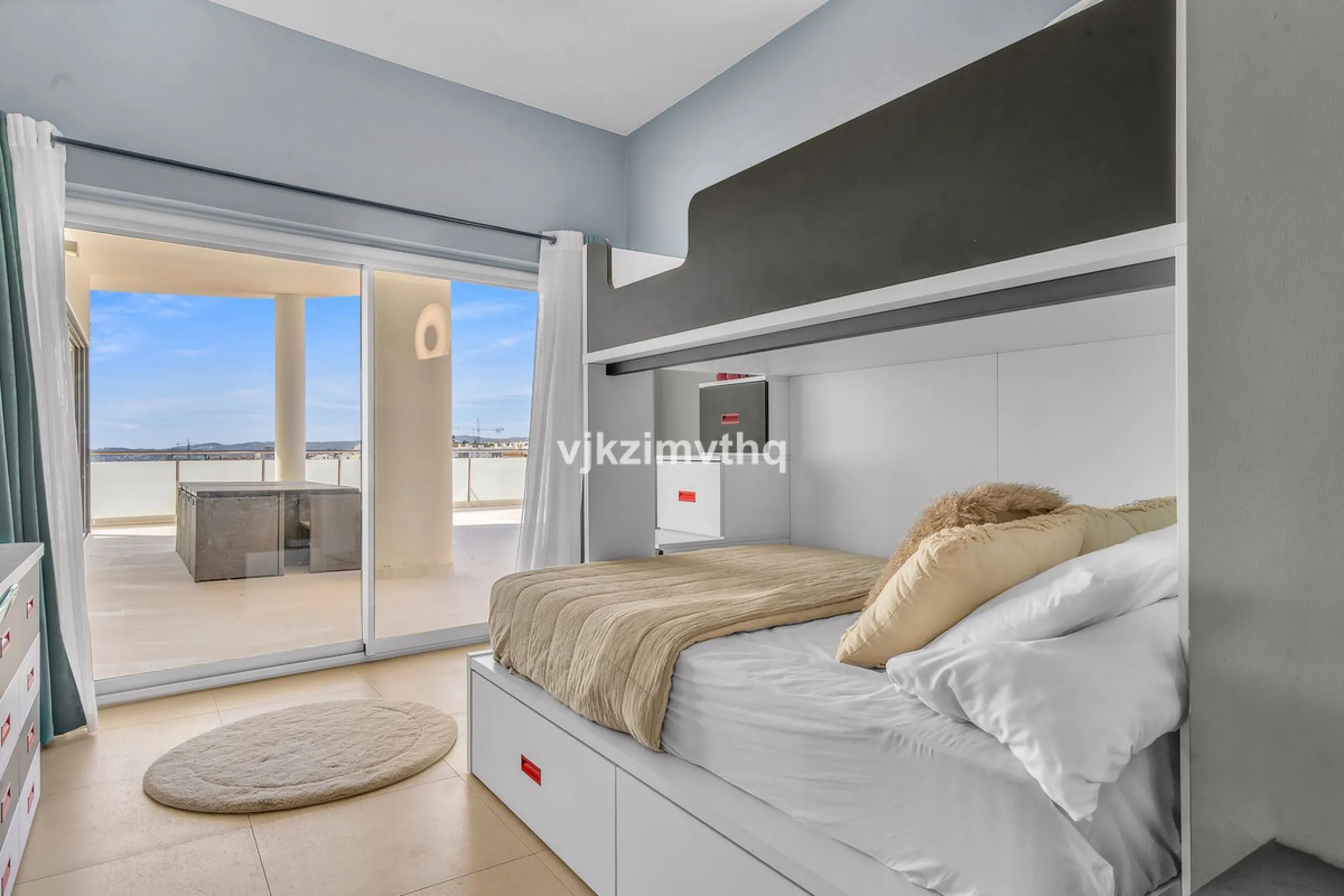 Apartment - Penthouse в продаже в Benalmadena, Málaga. В доме 3 спален и 3 ванных комнат. Площадь дома 313 м²
