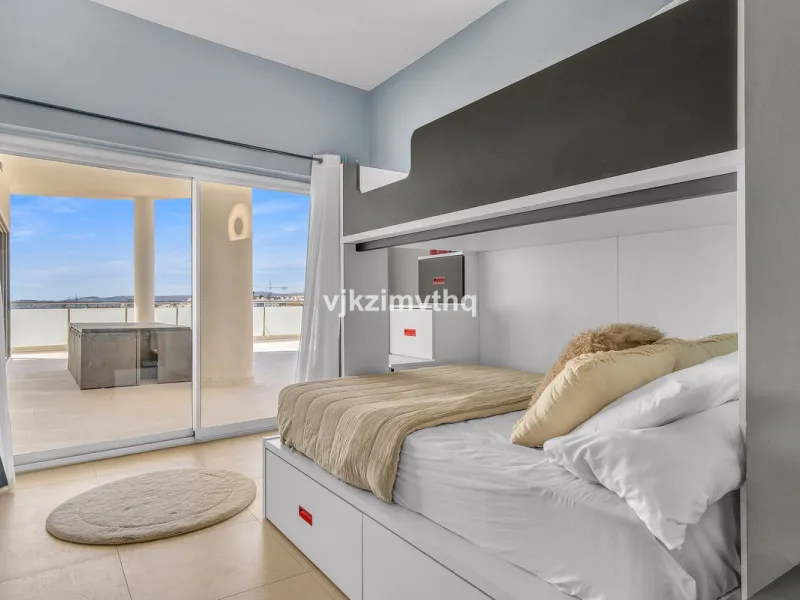 Apartment - Penthouse в продаже в Benalmadena, Málaga. В доме 3 спален и 3 ванных комнат. Площадь дома 313 м²