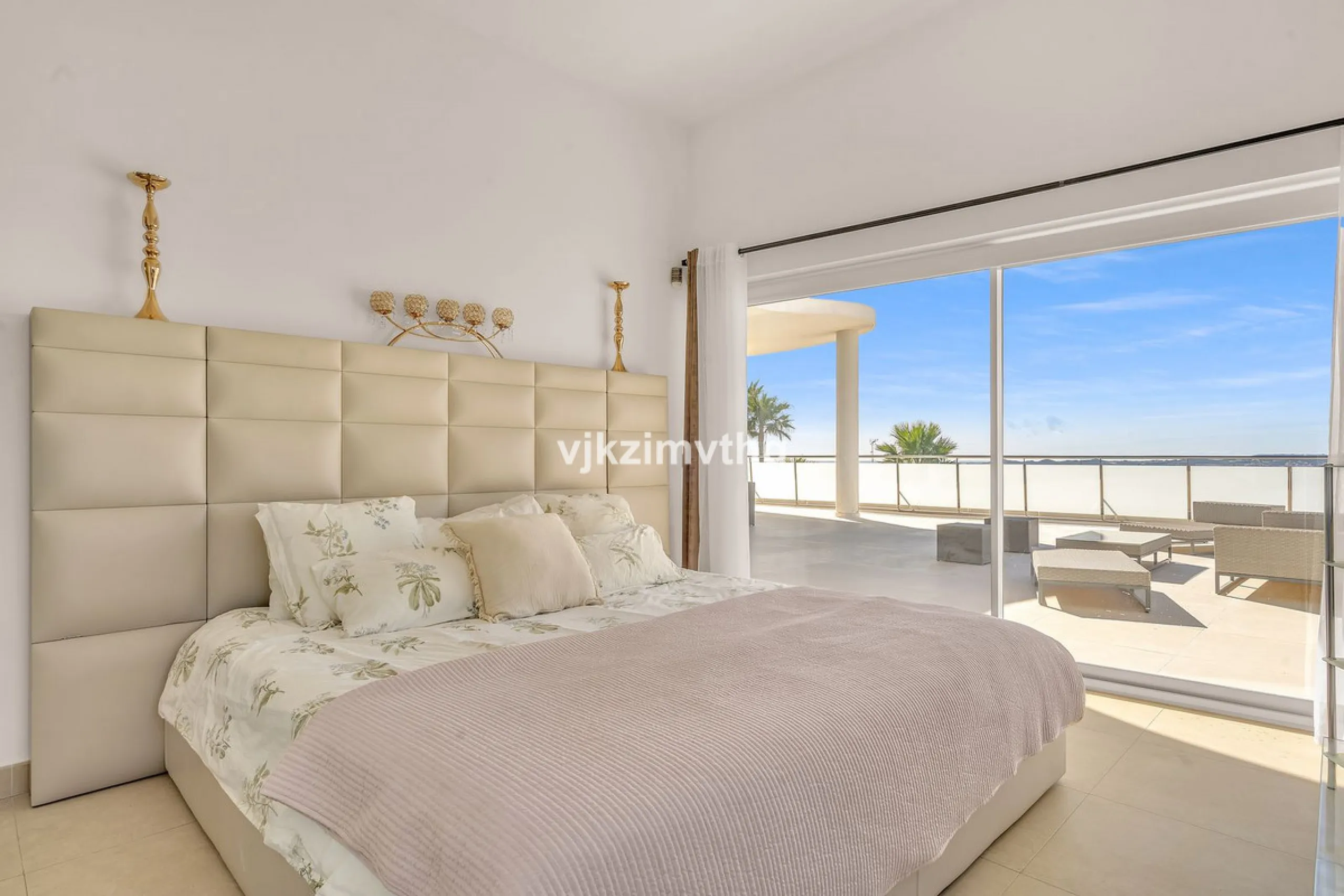 Apartment - Penthouse в продаже в Benalmadena, Málaga. В доме 3 спален и 3 ванных комнат. Площадь дома 313 м²