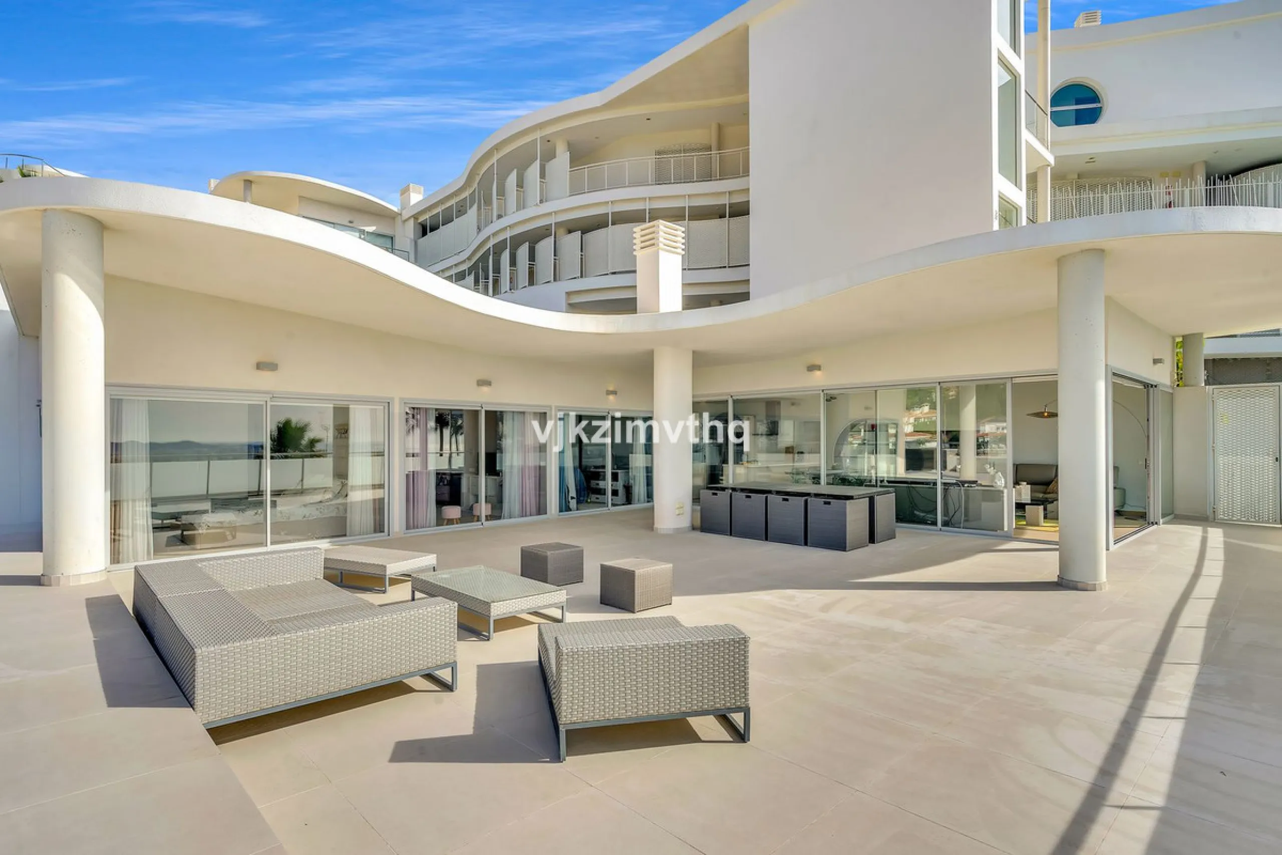 Apartment - Penthouse в продаже в Benalmadena, Málaga. В доме 3 спален и 3 ванных комнат. Площадь дома 313 м²