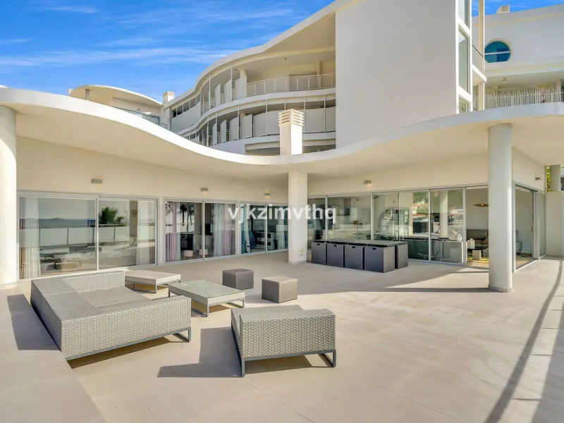 Apartment - Penthouse в продаже в Benalmadena, Málaga. В доме 3 спален и 3 ванных комнат. Площадь дома 313 м²