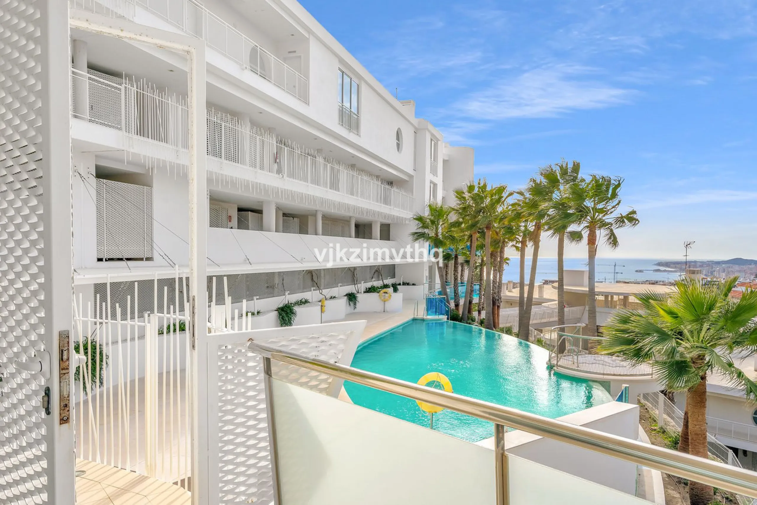 Apartment - Penthouse в продаже в Benalmadena, Málaga. В доме 3 спален и 3 ванных комнат. Площадь дома 313 м²
