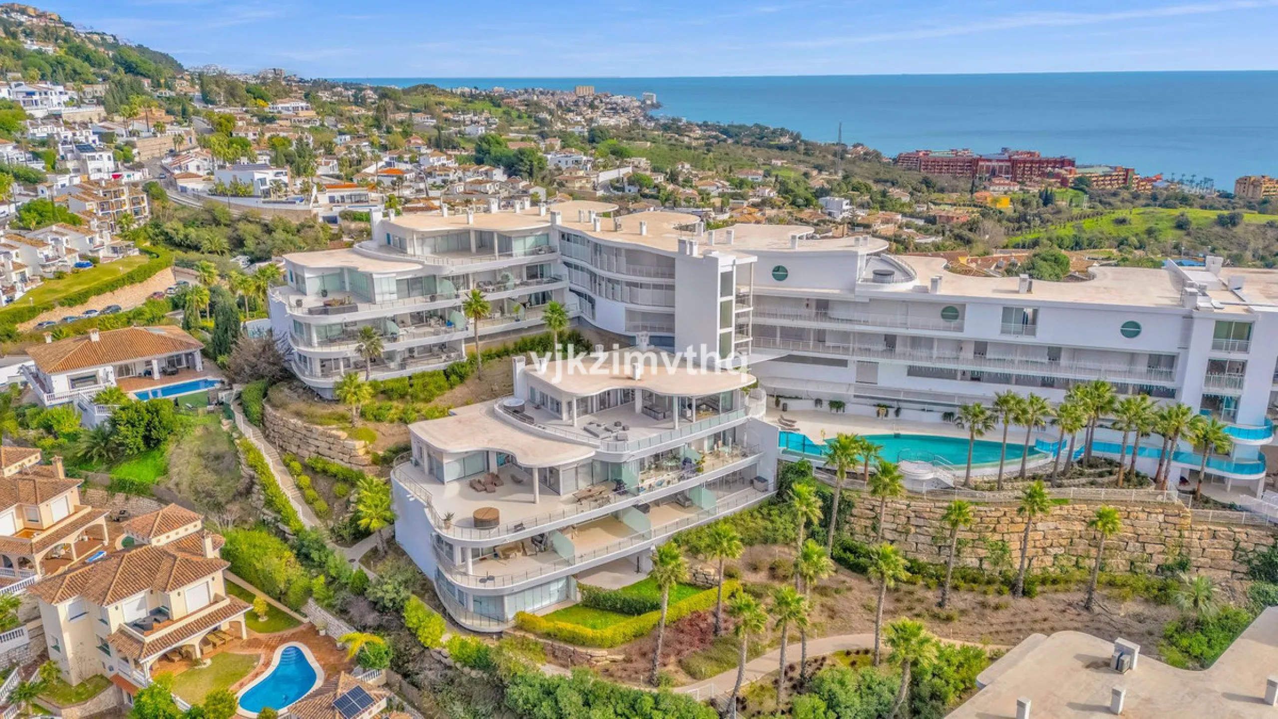Apartment - Penthouse в продаже в Benalmadena, Málaga. В доме 3 спален и 3 ванных комнат. Площадь дома 313 м²
