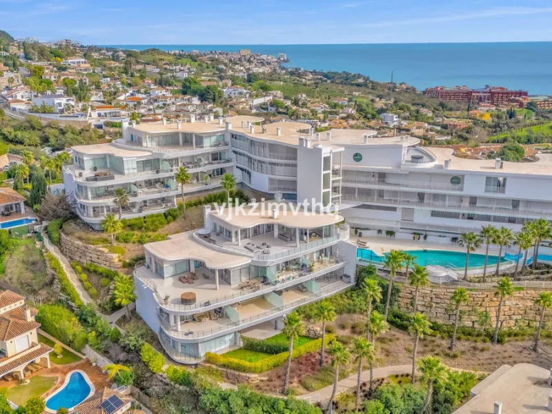 Apartment - Penthouse в продаже в Benalmadena, Málaga. В доме 3 спален и 3 ванных комнат. Площадь дома 313 м²