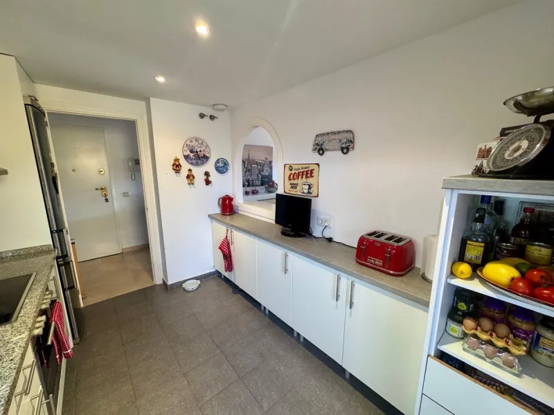 Discover your perfect slice of Costa del Sol life in Las Viñas del Golf, Casares Costa — a warm, inviting 2-bedroom, 2-bathroom apartment lovingly maintained by its current owner.