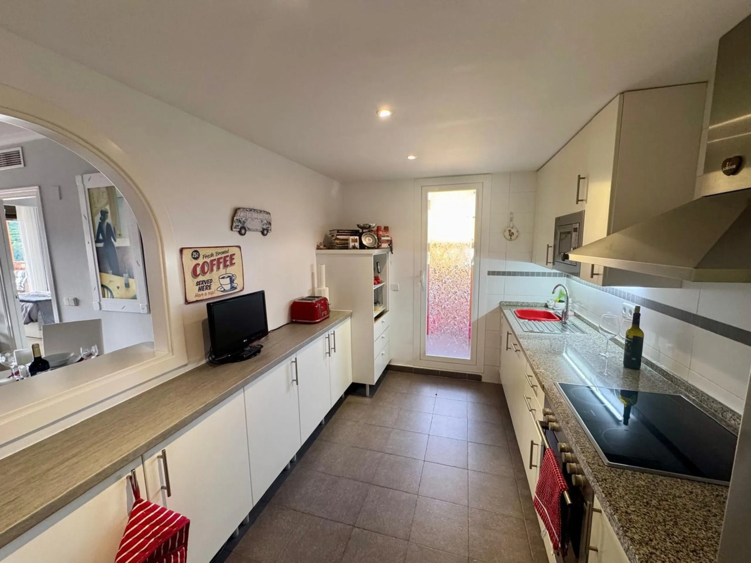Discover your perfect slice of Costa del Sol life in Las Viñas del Golf, Casares Costa — a warm, inviting 2-bedroom, 2-bathroom apartment lovingly maintained by its current owner.