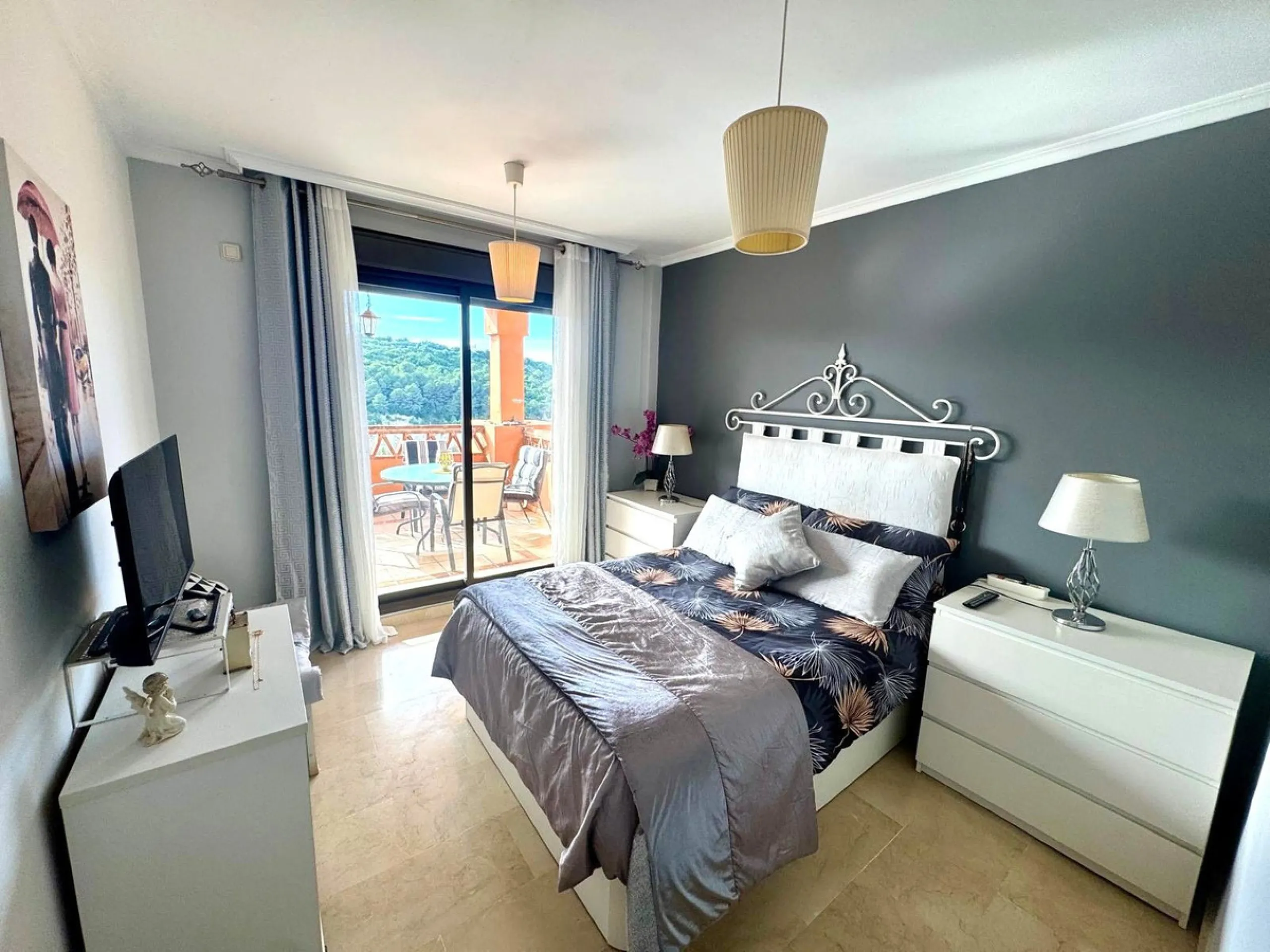 Discover your perfect slice of Costa del Sol life in Las Viñas del Golf, Casares Costa — a warm, inviting 2-bedroom, 2-bathroom apartment lovingly maintained by its current owner.
