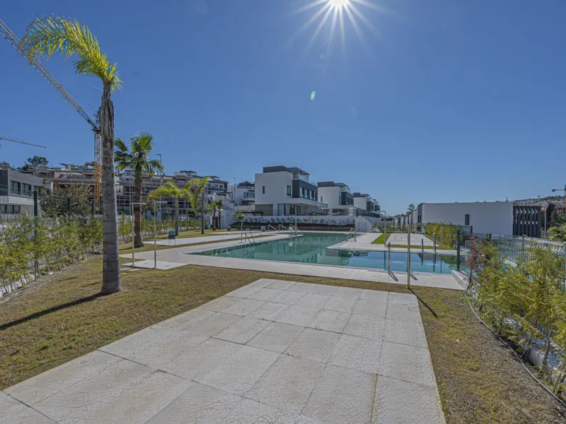 Modern corner semi-detached with large garden at Serene Atalaya