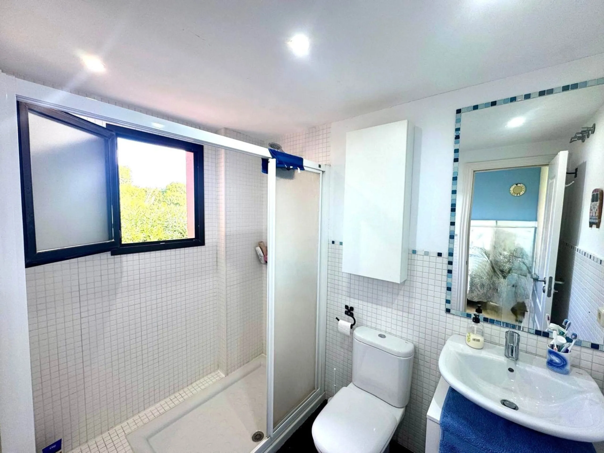 Discover your perfect slice of Costa del Sol life in Las Viñas del Golf, Casares Costa — a warm, inviting 2-bedroom, 2-bathroom apartment lovingly maintained by its current owner.