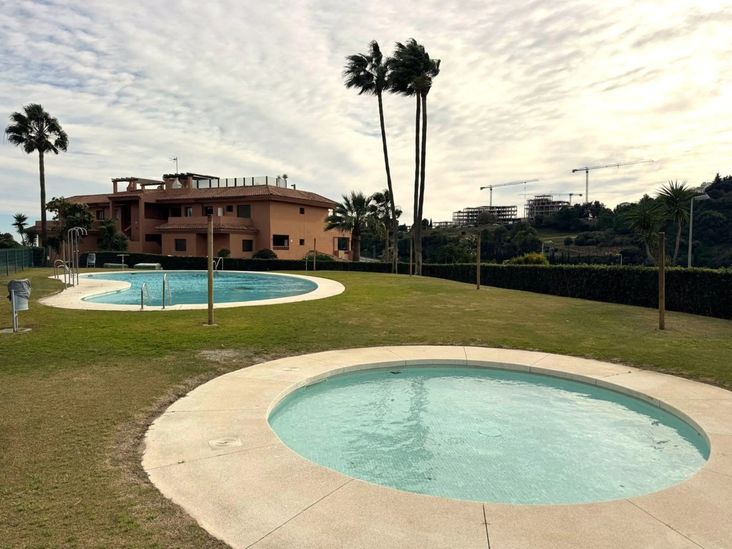 Discover your perfect slice of Costa del Sol life in Las Viñas del Golf, Casares Costa — a warm, inviting 2-bedroom, 2-bathroom apartment lovingly maintained by its current owner.