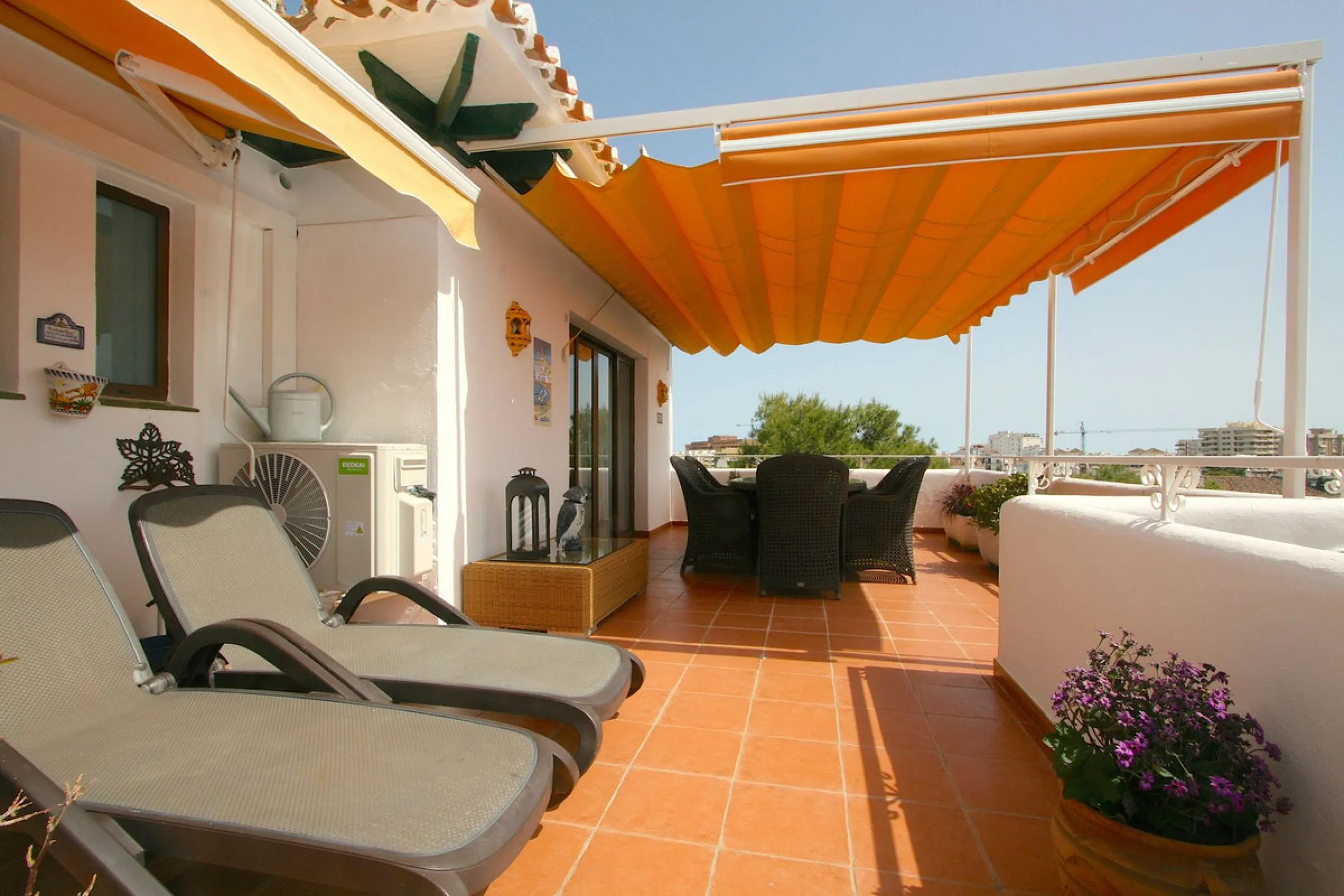Unique penthouse in the beautiful and sought after Andalusian-style urbanisation Puebla Lucia, in the heart of Fuengirola.