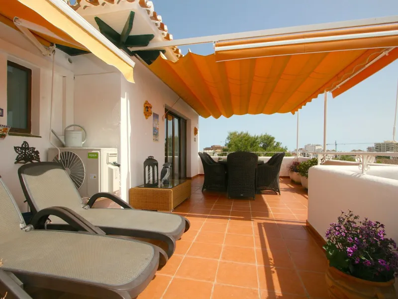 Unique penthouse in the beautiful and sought after Andalusian-style urbanisation Puebla Lucia, in the heart of Fuengirola.