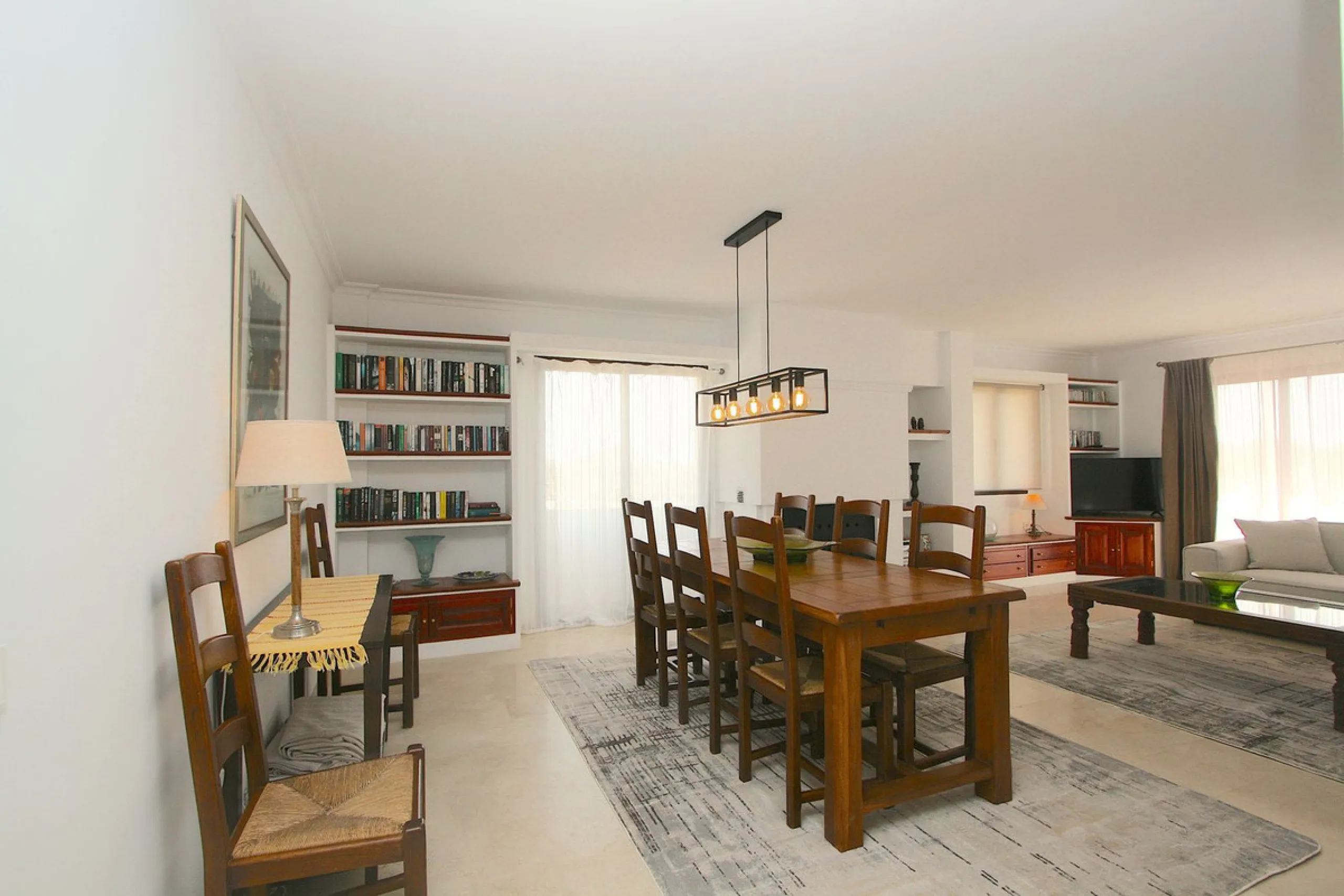 Unique penthouse in the beautiful and sought after Andalusian-style urbanisation Puebla Lucia, in the heart of Fuengirola.